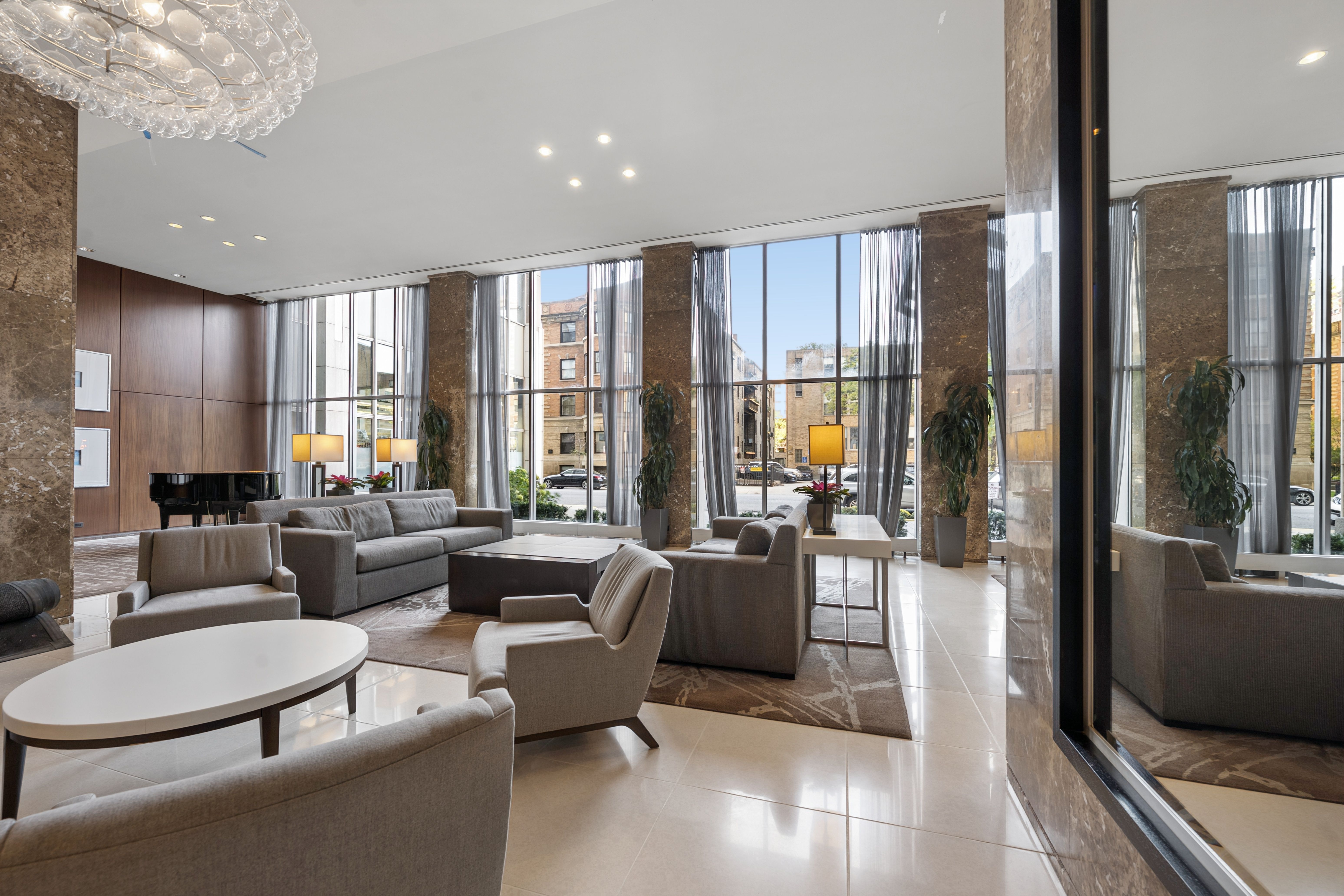  Fantastic Value for This Northeast Corner Unit at Park Place Tower - 物件實景