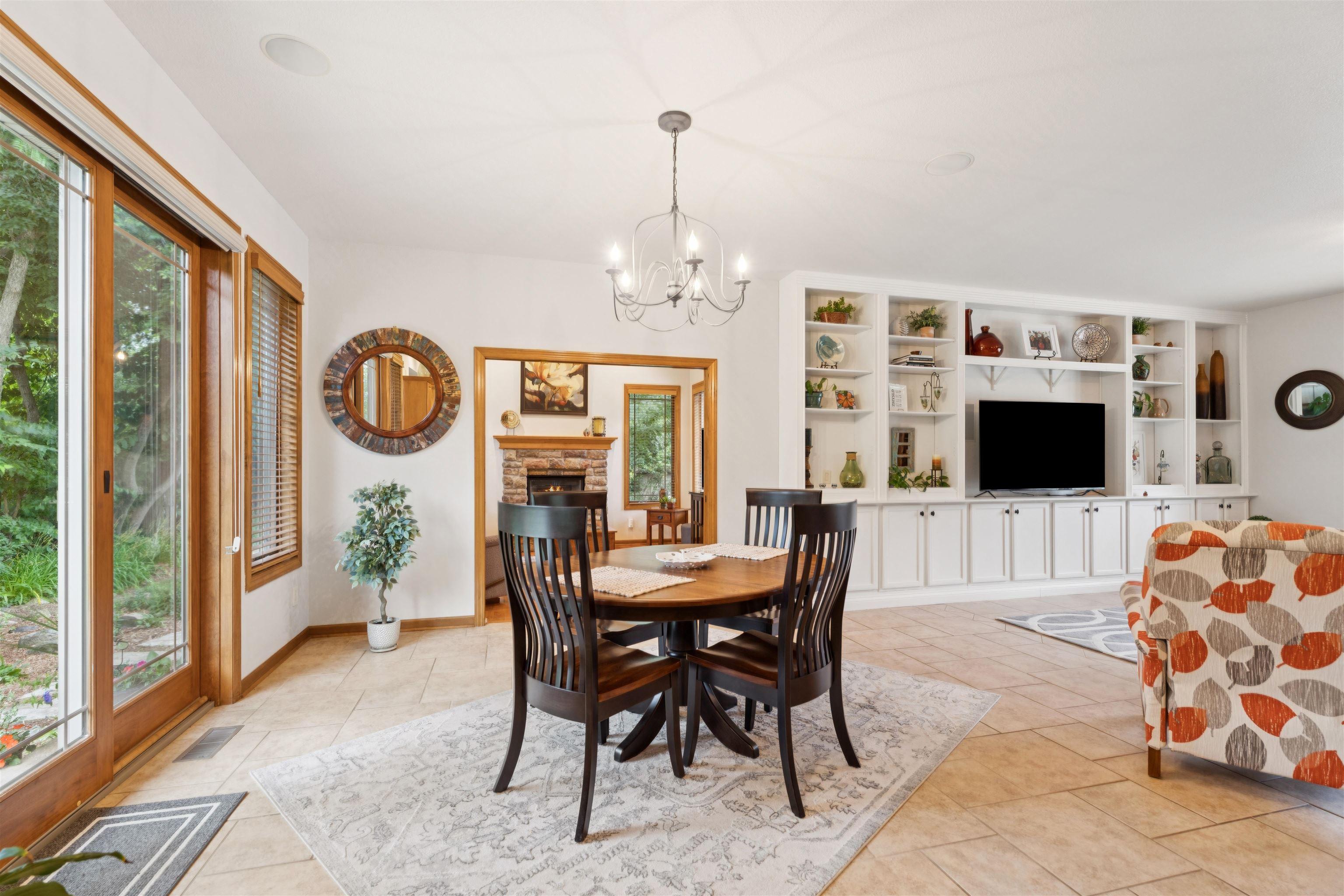 NEENAH, Wisconsin, 54956, United States, 3 Bedrooms Bedrooms, ,2 BathroomsBathrooms,Residential,For Sale,1913087