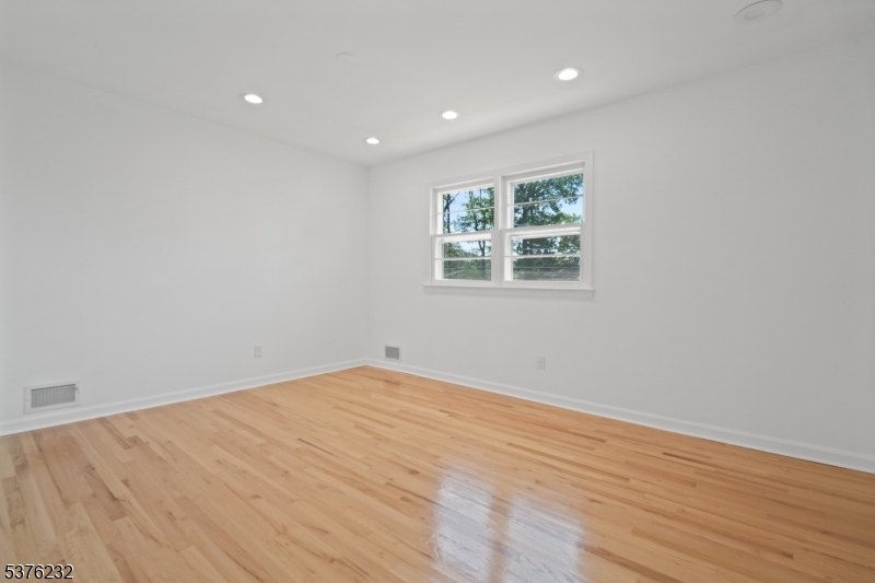 West Orange Twp., New Jersey, 07052, United States, 4 Bedrooms Bedrooms, ,3 BathroomsBathrooms,Residential,For Sale,1918388