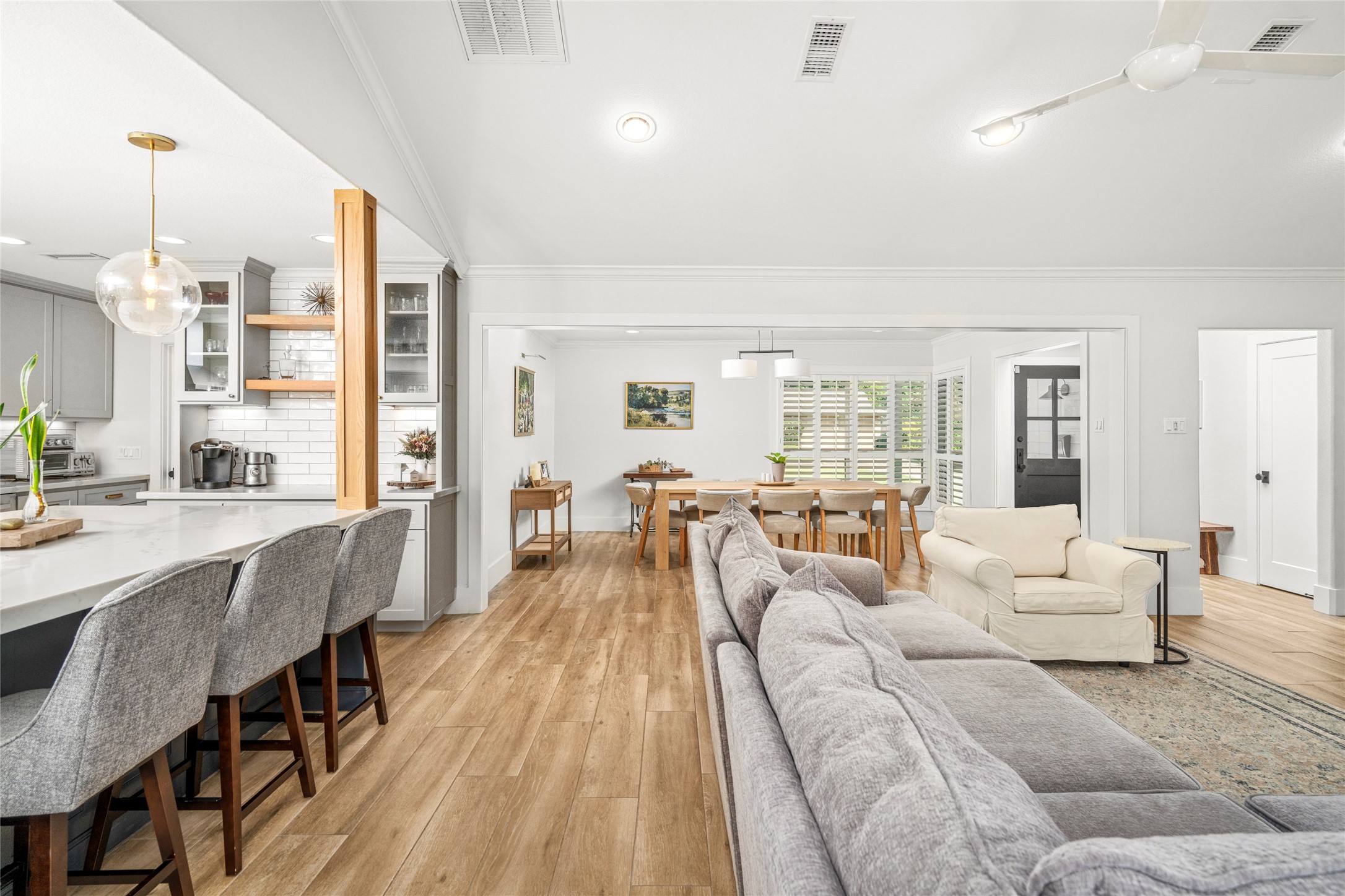  9018 Mullins Drive - 物件實景