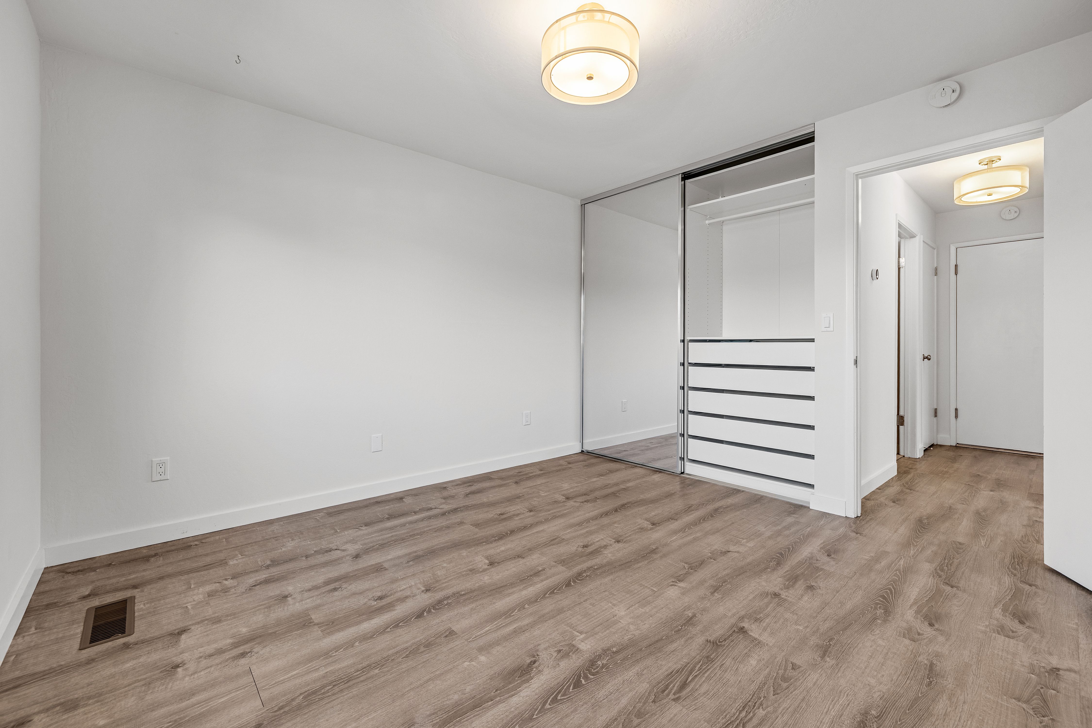  Tastefully Remodeled One-Level Condominium - 物件實景