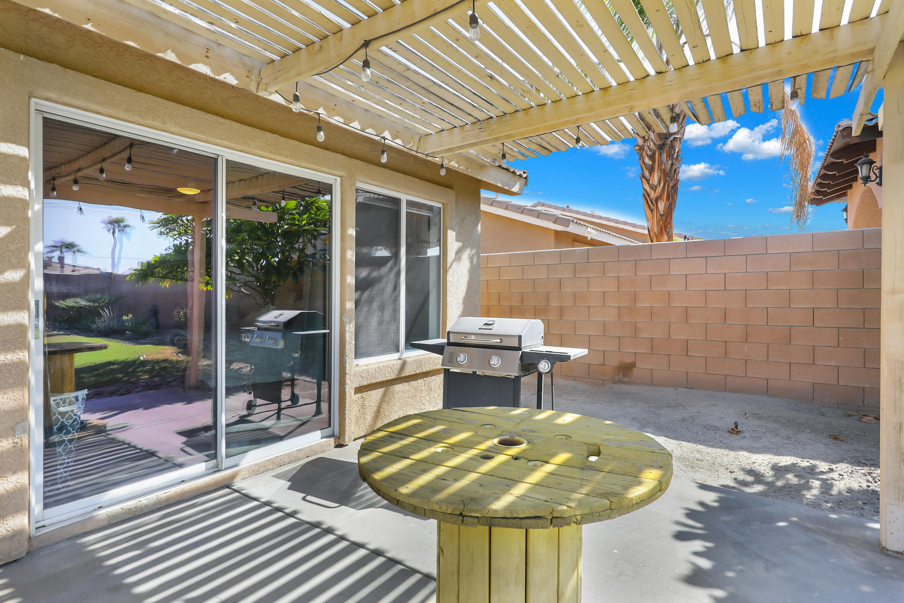 Indio, California, 92201, United States, 4 Bedrooms Bedrooms, ,3 BathroomsBathrooms,Residential,For Sale,1950105