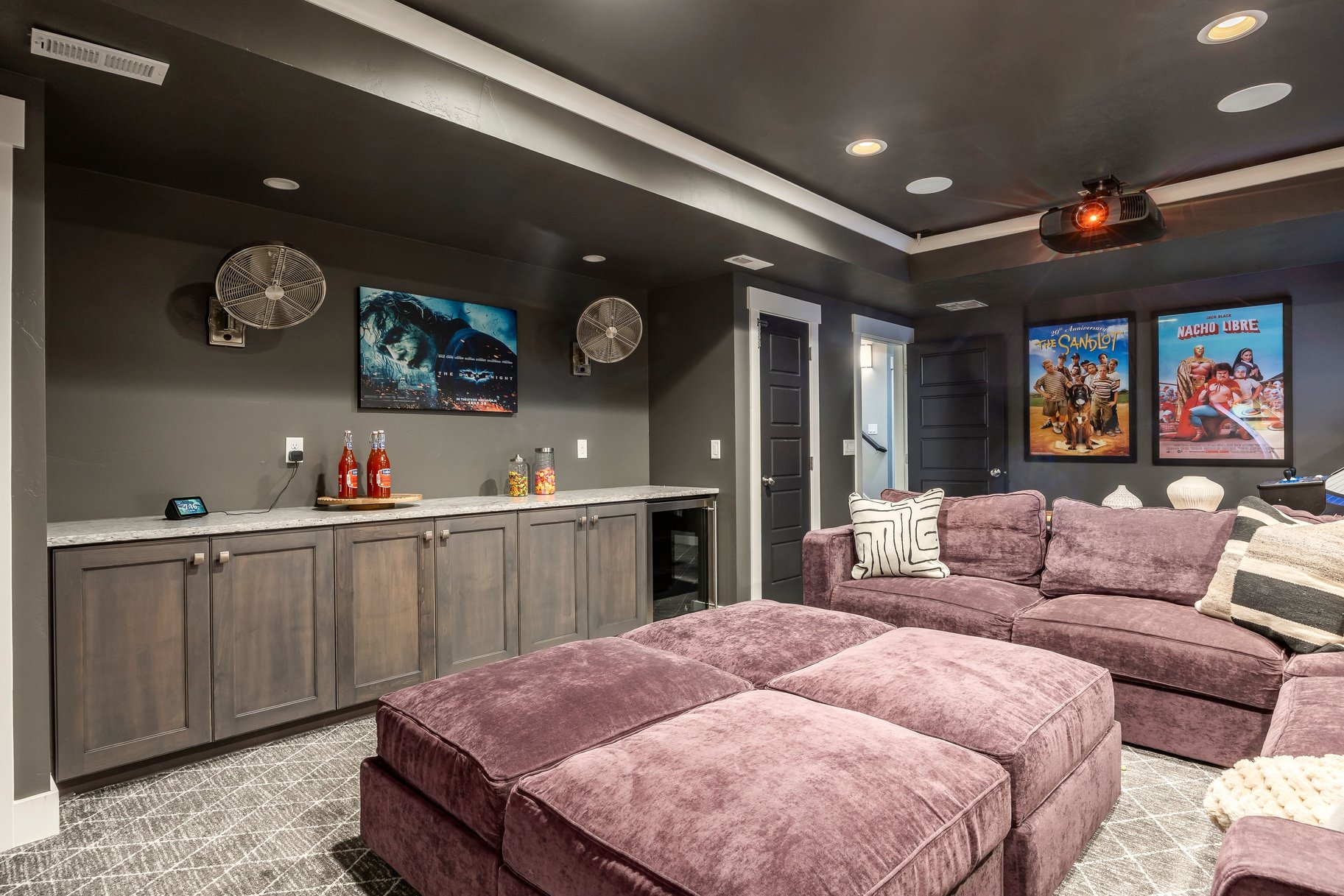  Beautiful Craftsman Rambler With Basement Apartment, Sports Pool and Pool House - 物件實景