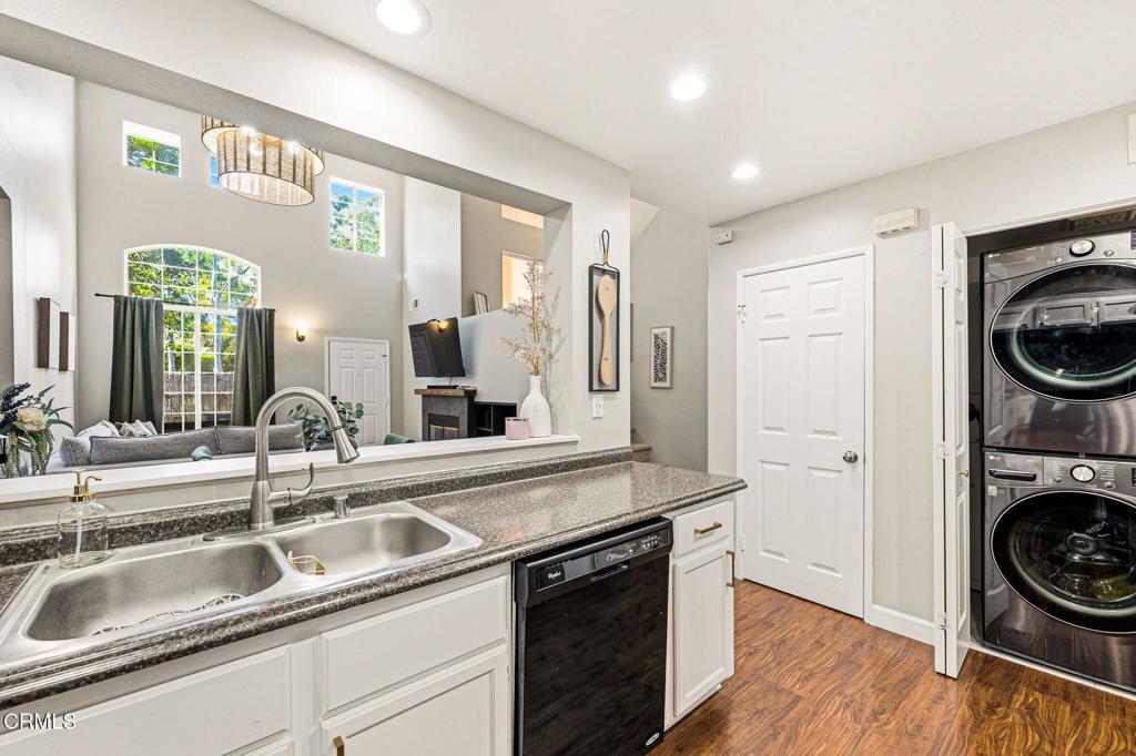 Oxnard, California, 93030, United States, 2 Bedrooms Bedrooms, ,3 BathroomsBathrooms,Residential,For Sale,1974361