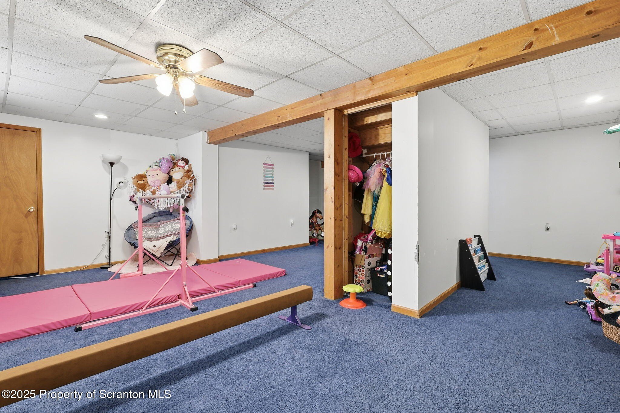 Clifford Twp, Pennsylvania, 18470, United States, 4 Bedrooms Bedrooms, ,3 BathroomsBathrooms,Residential,For Sale,1978908