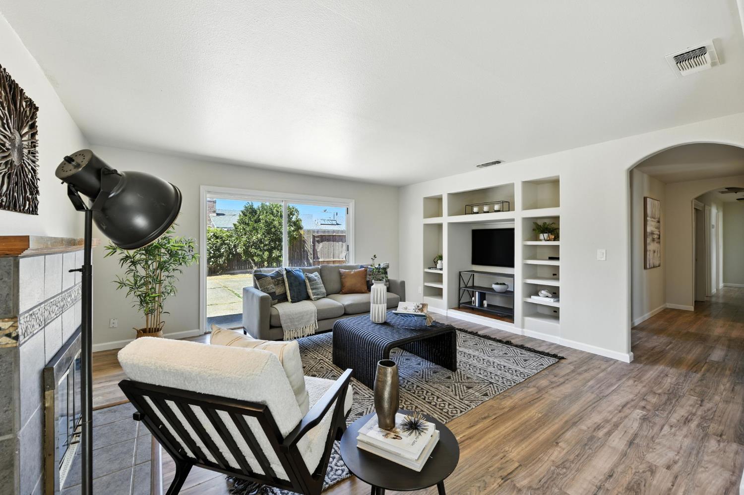 Roseville, California, 95678, United States, 4 Bedrooms Bedrooms, ,2 BathroomsBathrooms,Residential,For Sale,1891756