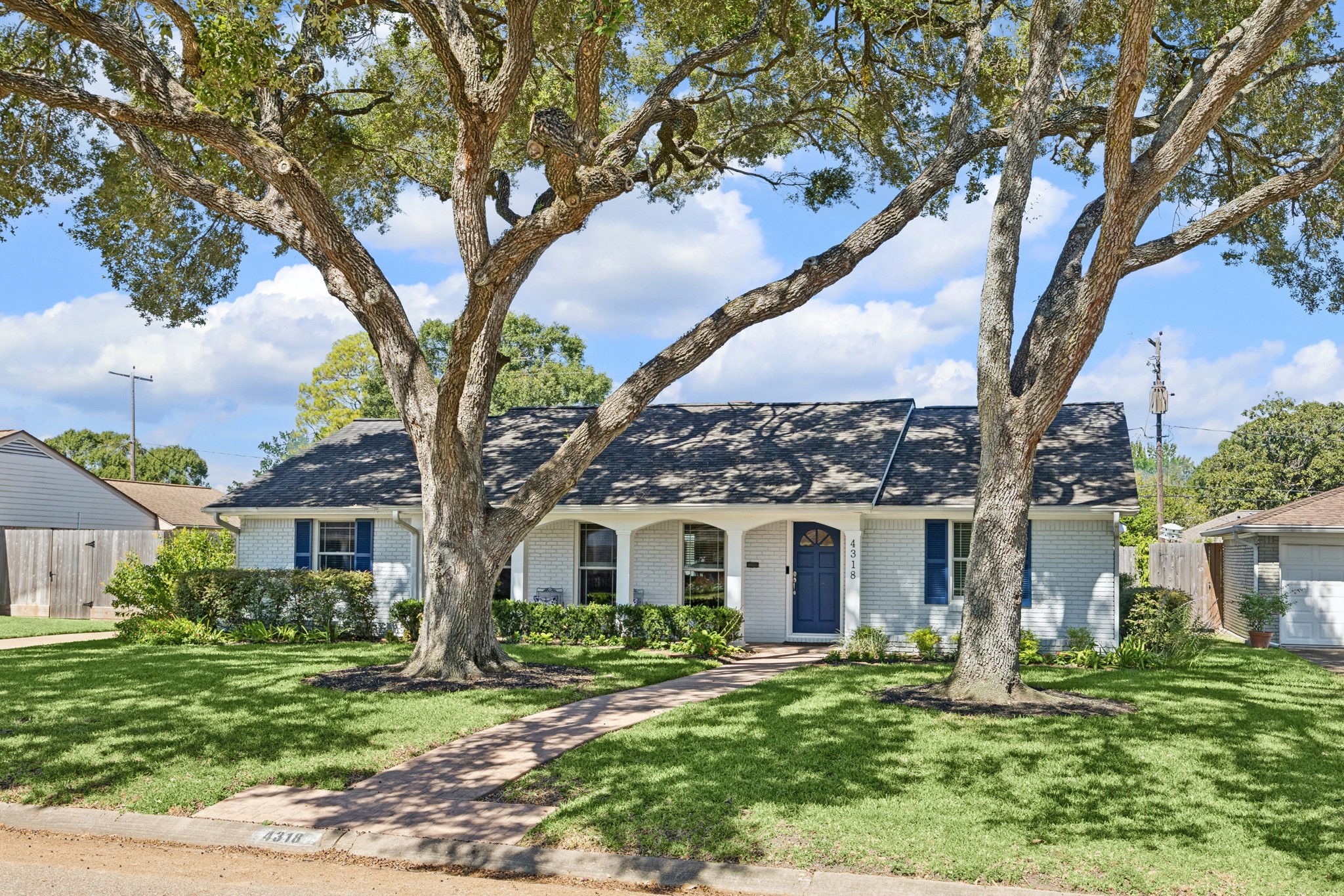  4318 Stillbrooke Drive - 物件實景