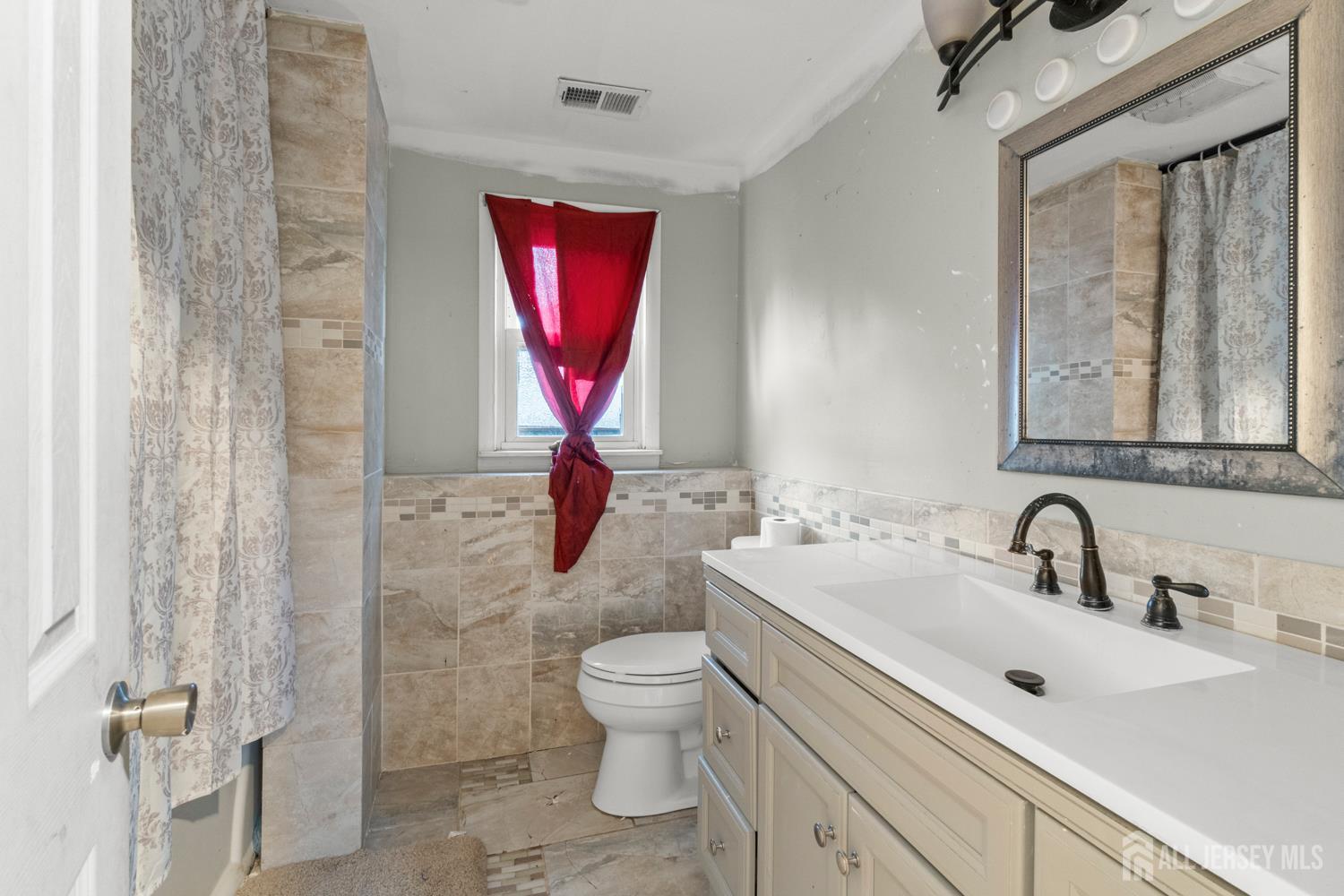 Piscataway, New Jersey, 08854, United States, 5 Bedrooms Bedrooms, ,3 BathroomsBathrooms,Residential,For Sale,1977215