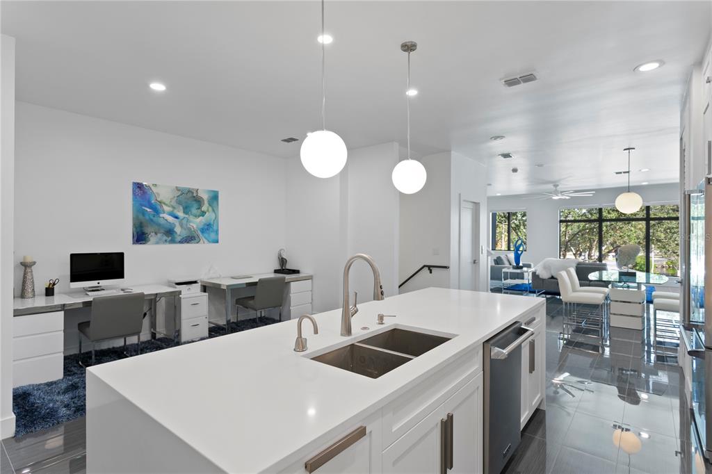 Tampa, Florida, 33606, United States, 4 Bedrooms Bedrooms, ,3 BathroomsBathrooms,Residential,For Sale,1998120