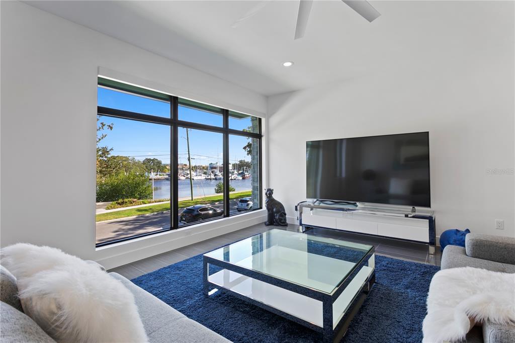 Tampa, Florida, 33606, United States, 4 Bedrooms Bedrooms, ,3 BathroomsBathrooms,Residential,For Sale,1998120