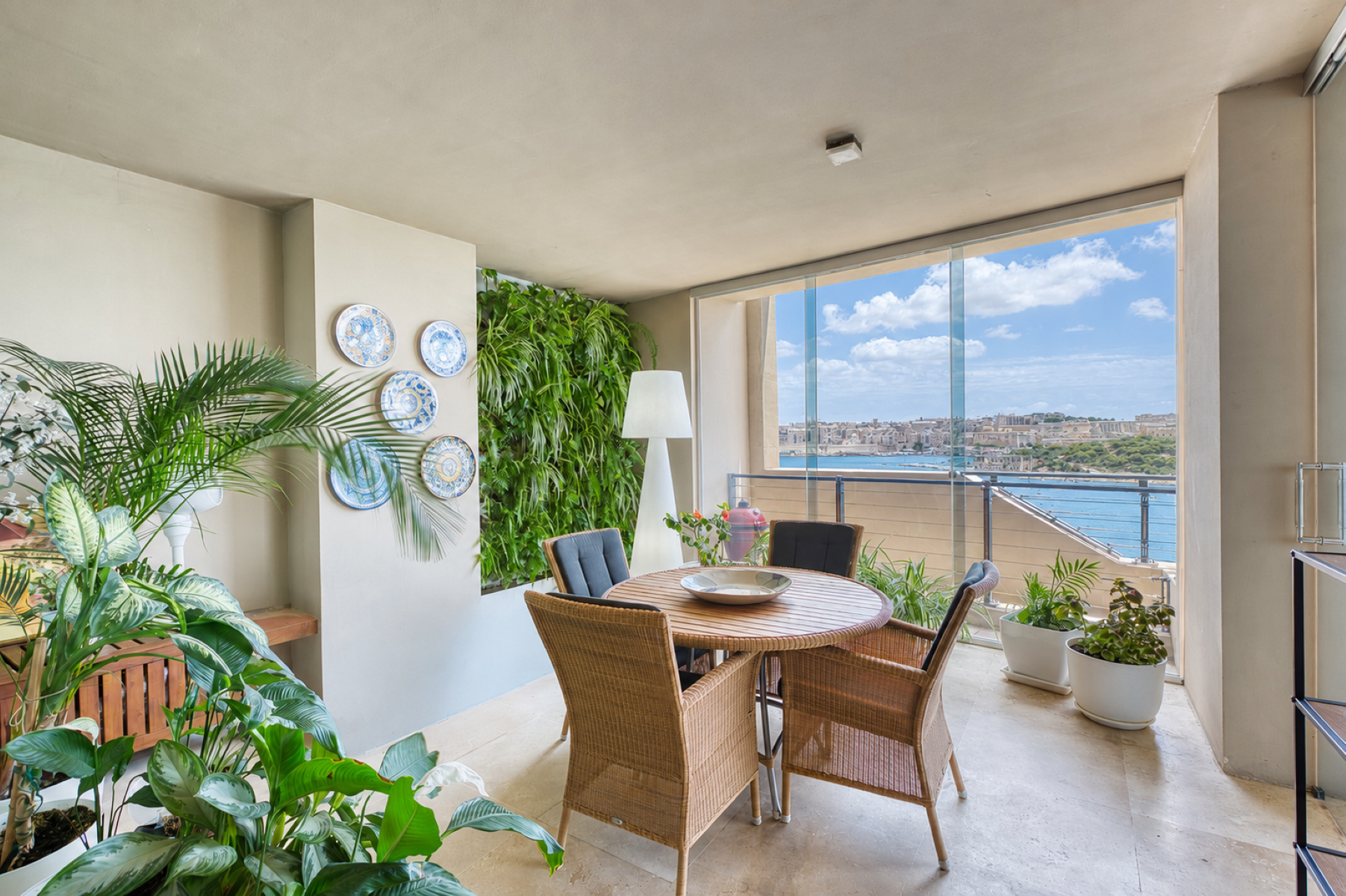  One of a Kind Waterfront Apartment with Exceptional Views - 物件實景