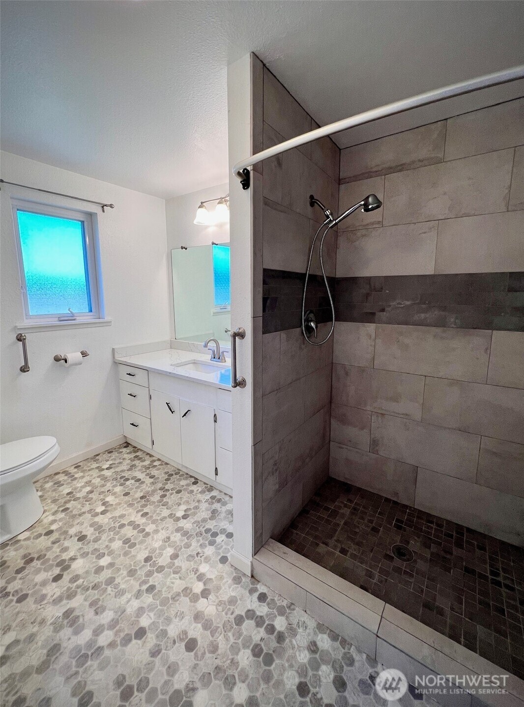 Oak Harbor, Washington, 98277, United States, 3 Bedrooms Bedrooms, ,1 BathroomBathrooms,Residential,For Sale,1983313