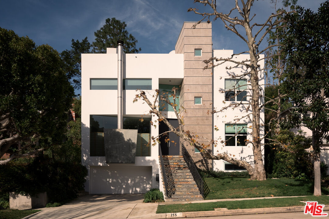 Los Angeles, California, 90049, United States, 4 Bedrooms Bedrooms, ,5 BathroomsBathrooms,Residential,For Sale,1882752