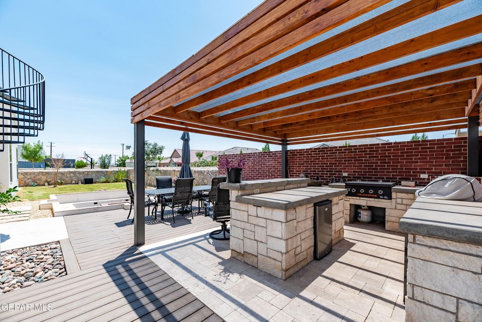 El Paso, Texas, 79932, United States, 5 Bedrooms Bedrooms, ,2 BathroomsBathrooms,Residential,For Sale,1915339