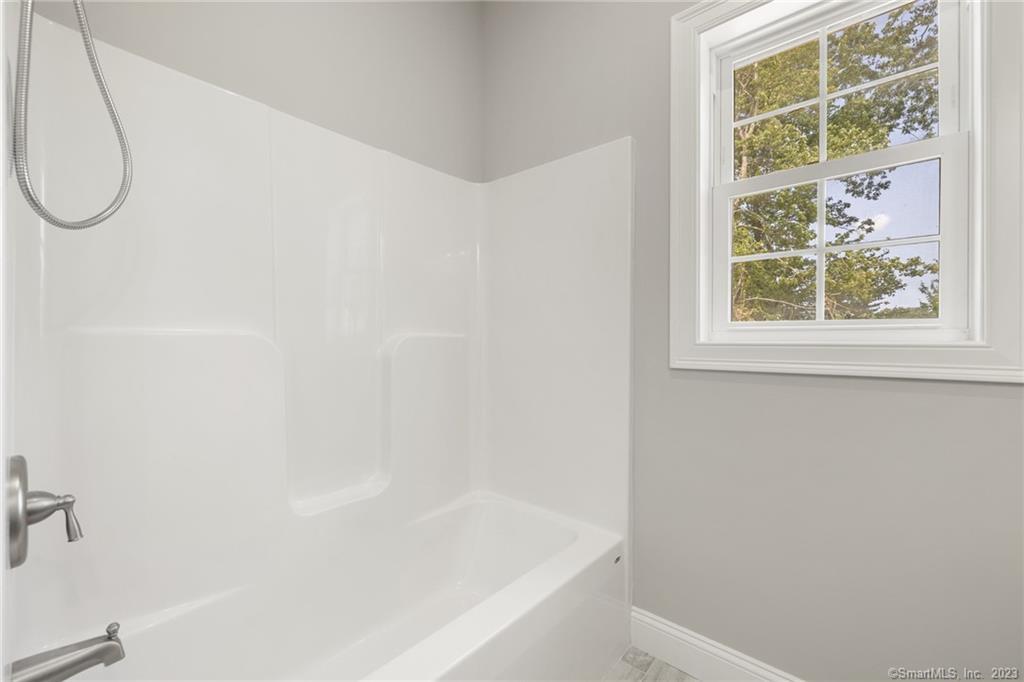 East Hampton, Connecticut, 06424, United States, 3 Bedrooms Bedrooms, ,2 BathroomsBathrooms,Residential,For Sale,1998442