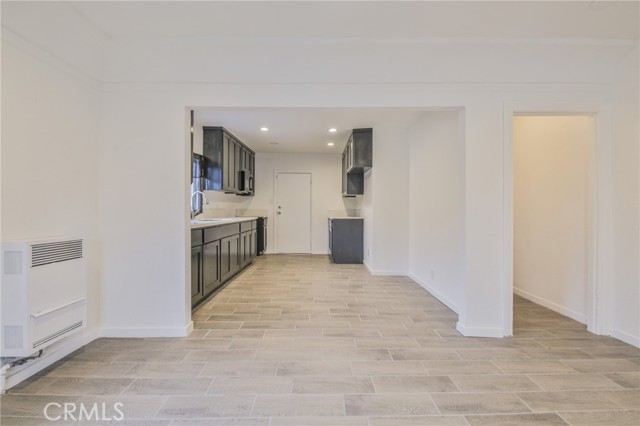 Los Angeles, California, 90003, United States, 5 Bedrooms Bedrooms, ,Residential,For Sale,1889512