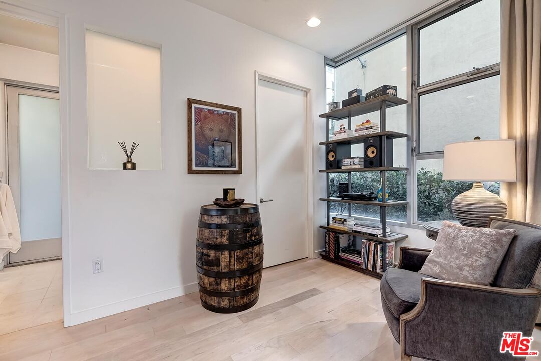 West Hollywood, California, 90069, United States, 2 Bedrooms Bedrooms, ,2 BathroomsBathrooms,Residential,For Sale,1760061