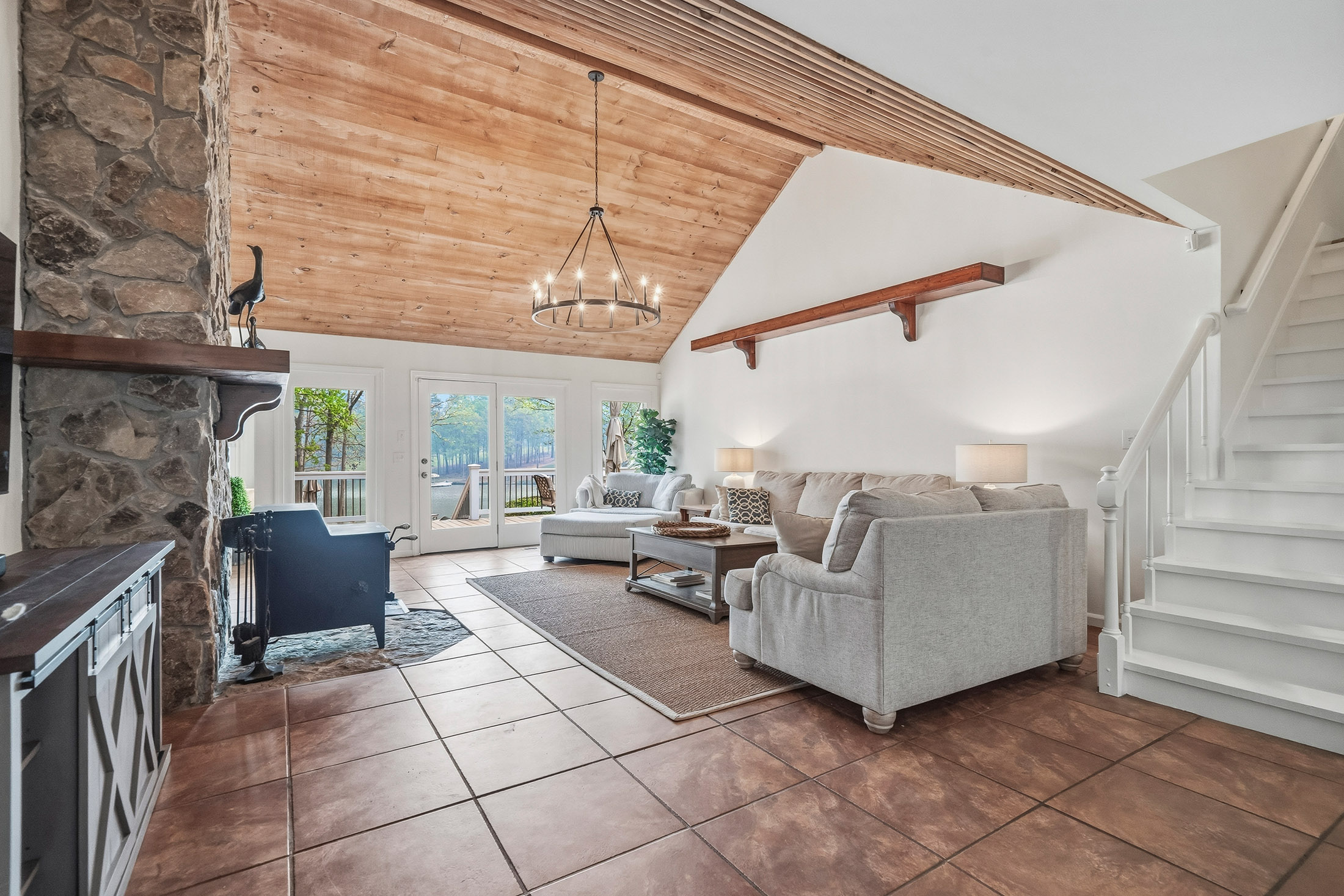  Move-in Ready Lakefront Home Delivers the Ultimate Lake Oconee Lifestyle - 物件實景