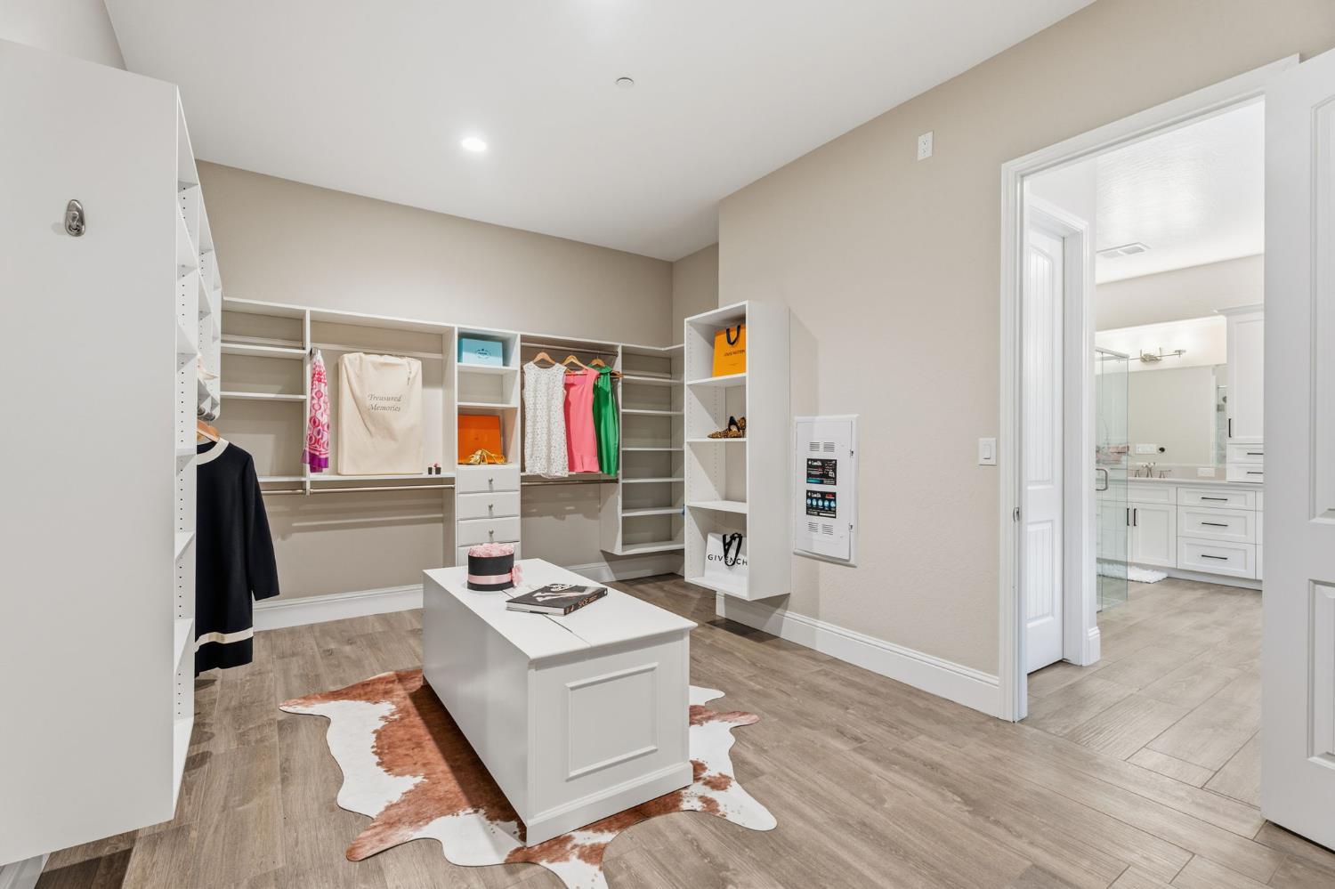 Clovis, California, 93619, United States, 4 Bedrooms Bedrooms, ,4 BathroomsBathrooms,Residential,For Sale,2010816