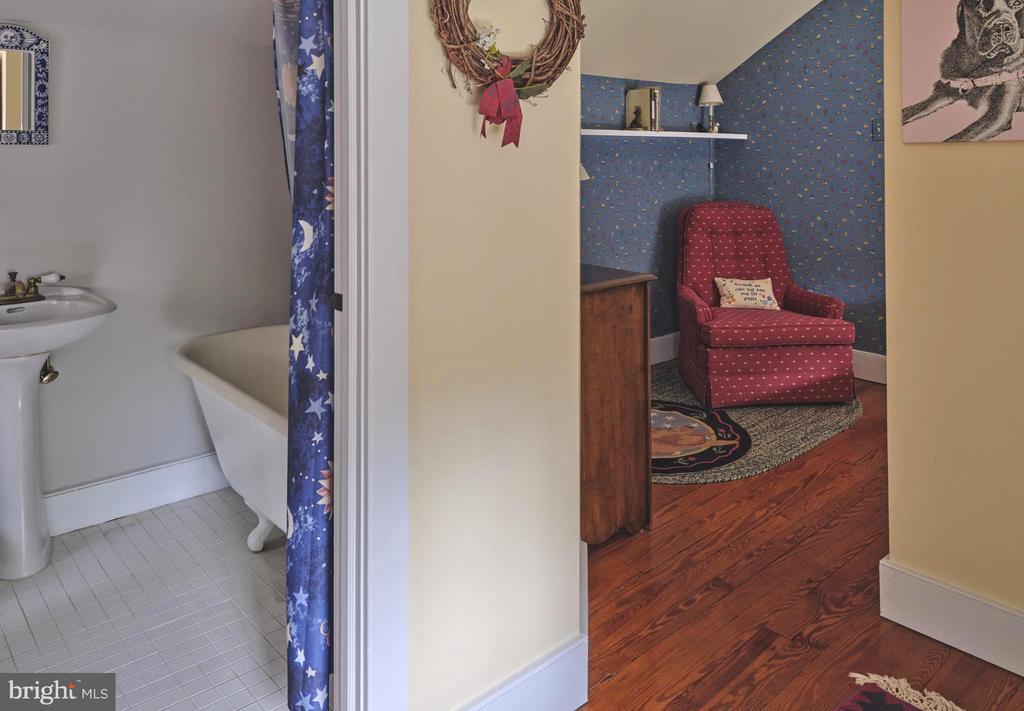 Newtown, Pennsylvania, 18940, United States, 4 Bedrooms Bedrooms, ,4 BathroomsBathrooms,Residential,For Sale,1995554