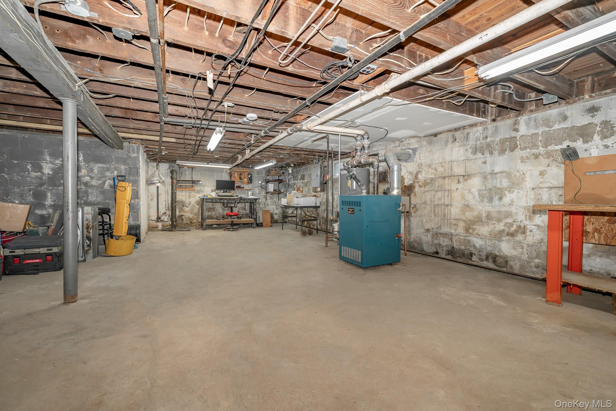 Mineola, New York, 11501, United States, 4 Bedrooms Bedrooms, ,2 BathroomsBathrooms,Residential,For Sale,2005697