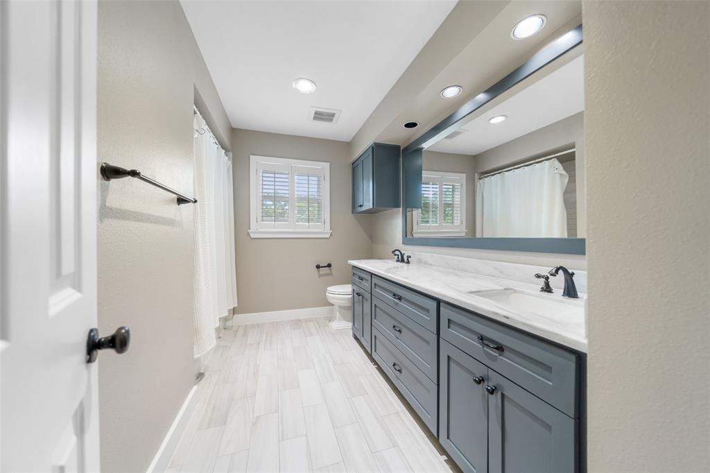 Houston, Texas, 77079, United States, 4 Bedrooms Bedrooms, ,3 BathroomsBathrooms,Residential,For Sale,1856423
