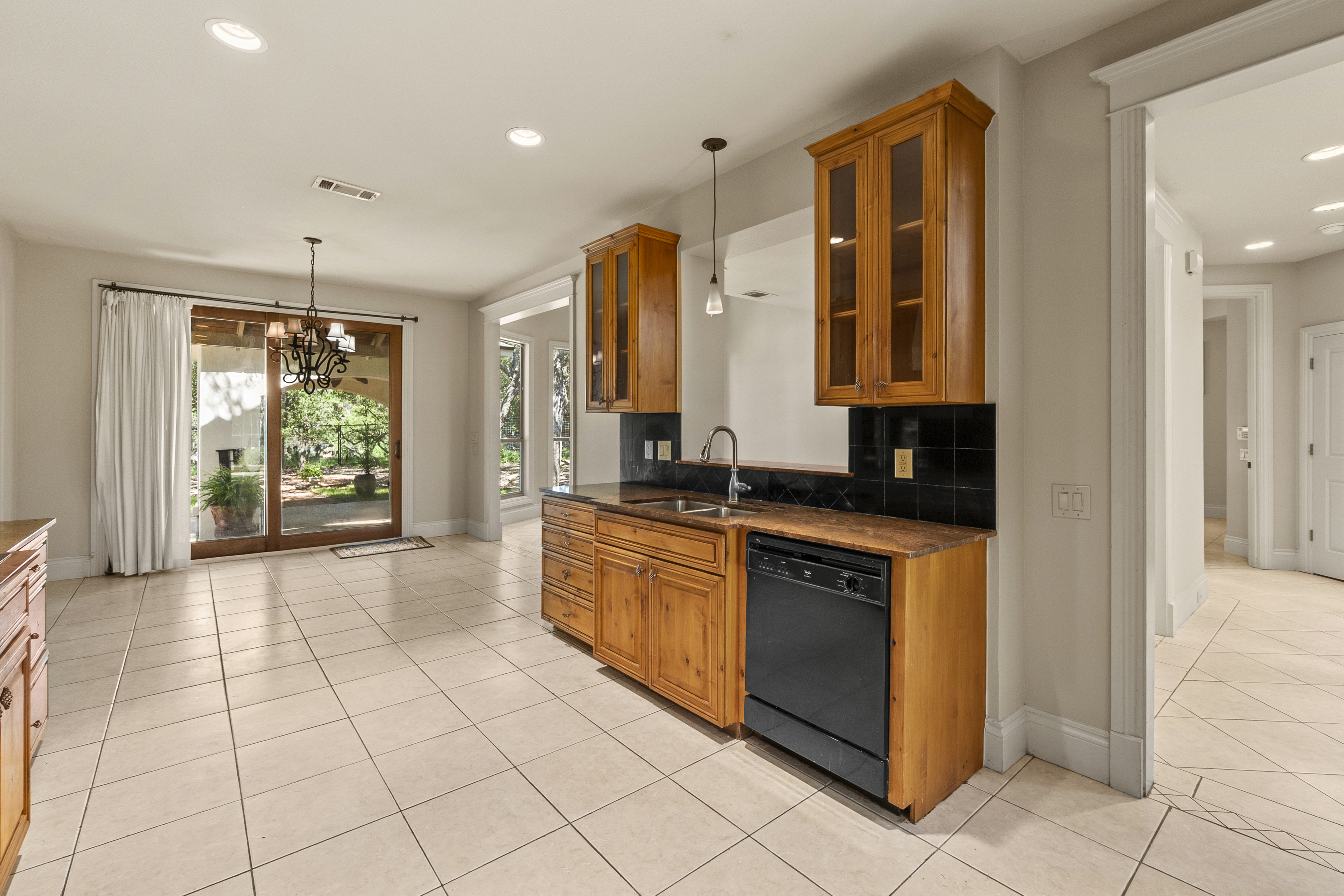  Stunning Custom Home with Expansive Outdoor Entertaining - 物件實景