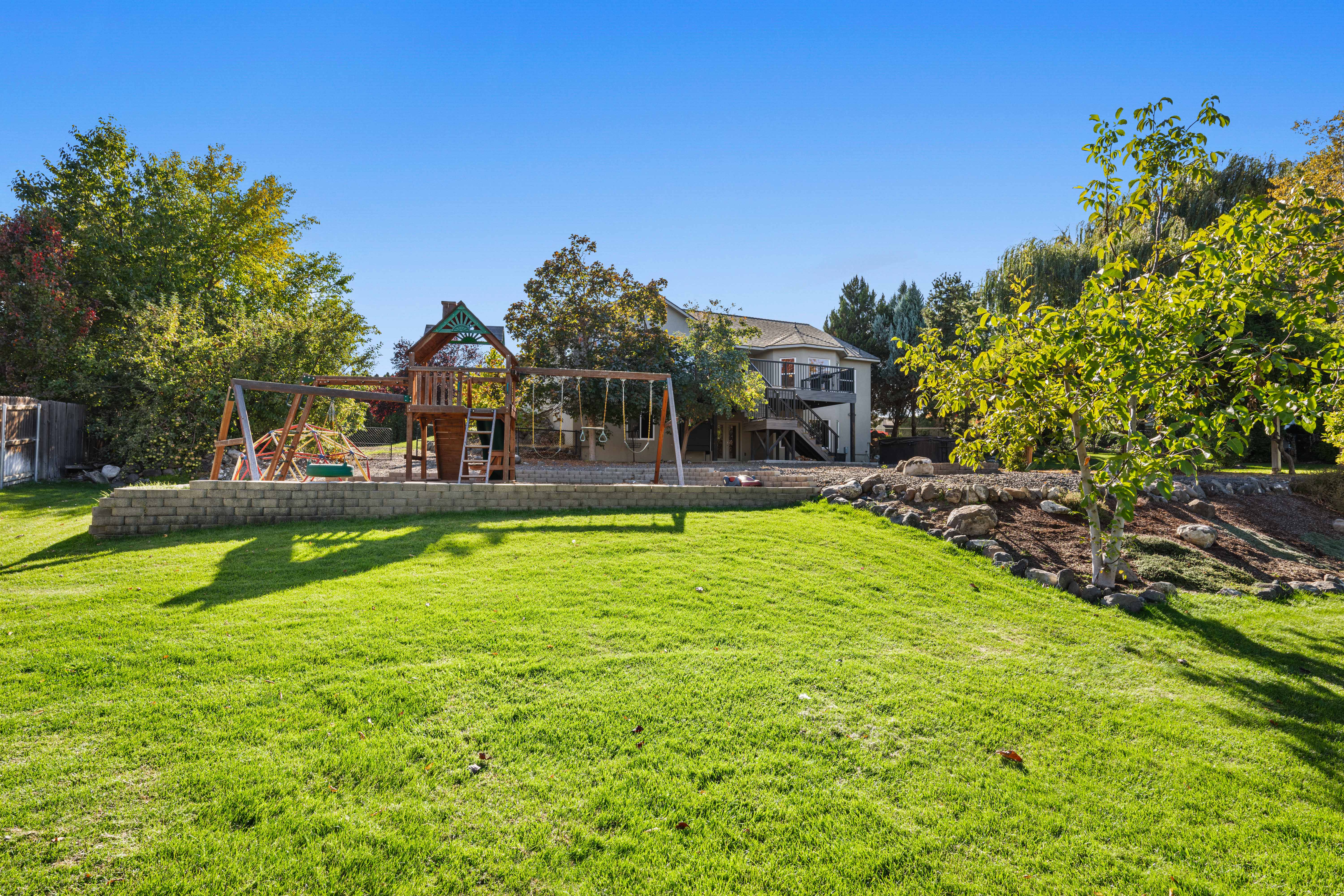  1.15 Acres in City Limits, 4 Bed, Built 2018 - 物件實景