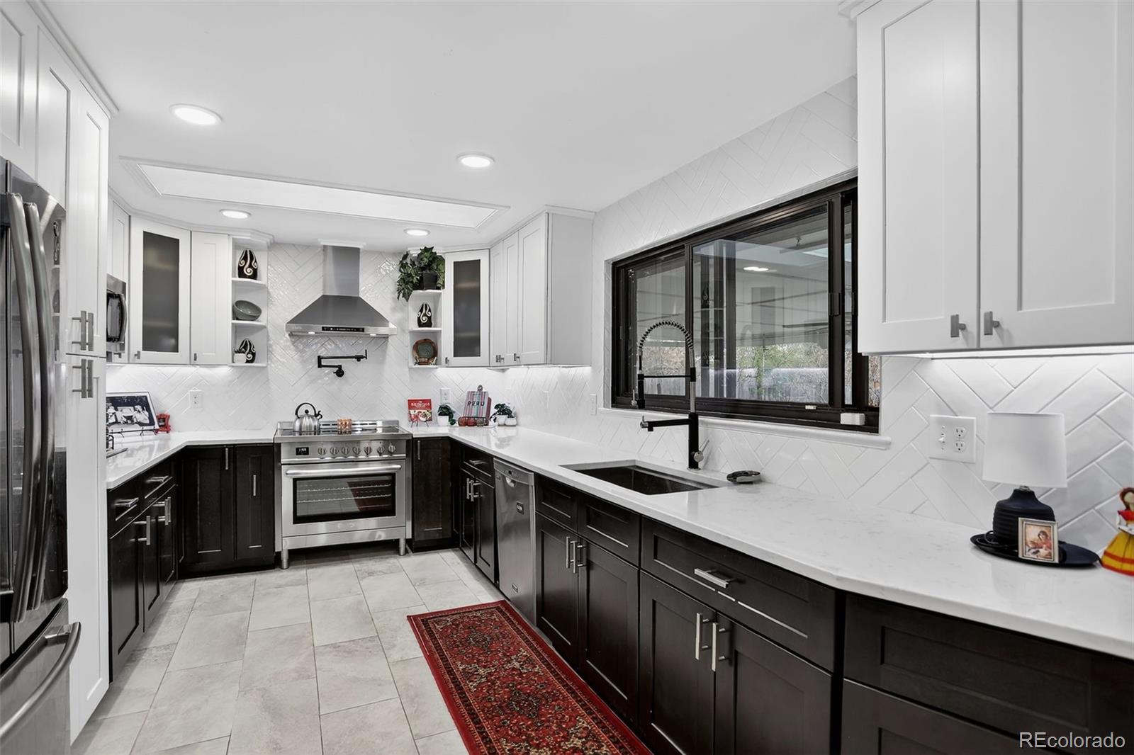 Aurora, Colorado, 80011, United States, 5 Bedrooms Bedrooms, ,1 BathroomBathrooms,Residential,For Sale,1933484