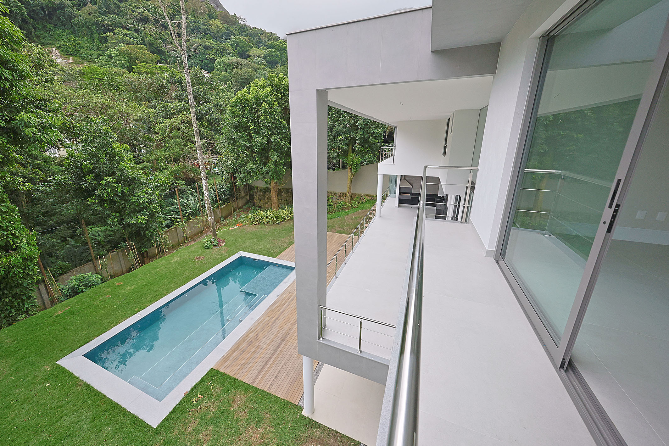  Triplex house with four suites and views of Pedra da Gávea in São Conrado - 物件實景
