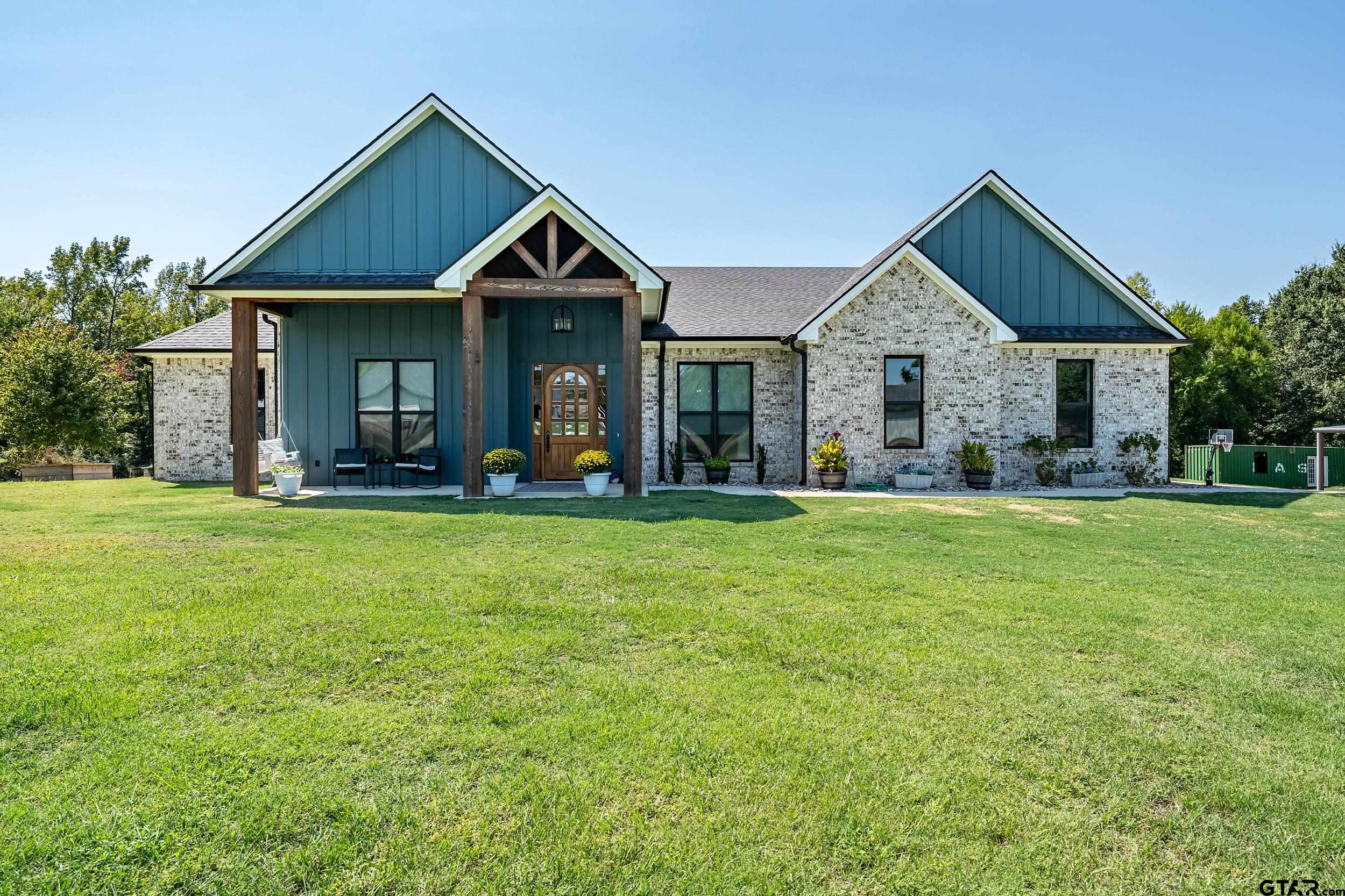 Mineola, Texas, 75773, United States, 3 Bedrooms Bedrooms, ,3 BathroomsBathrooms,Residential,For Sale,1951277