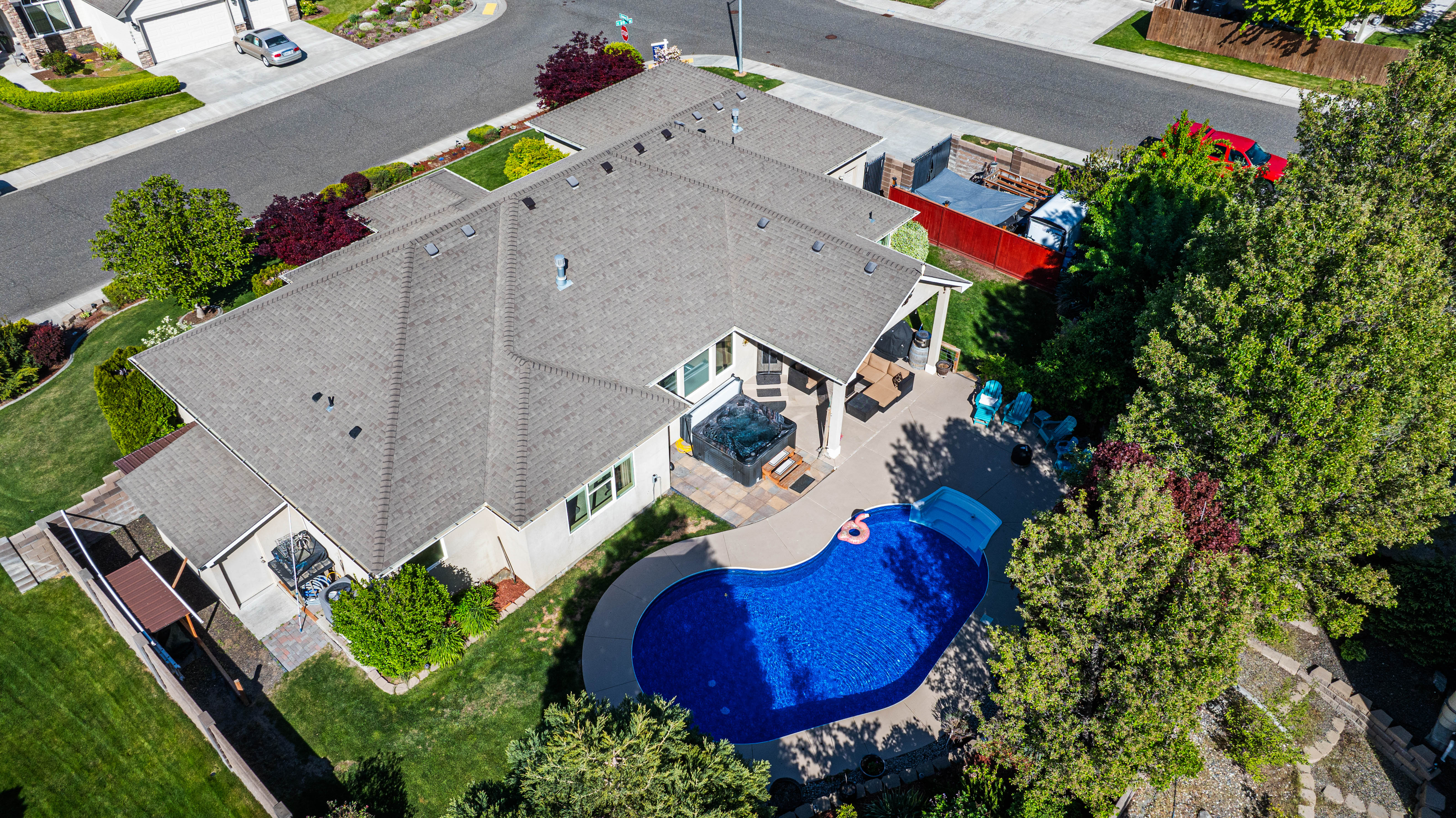  Pool / Hot Tub and Single Story Living - 物件實景