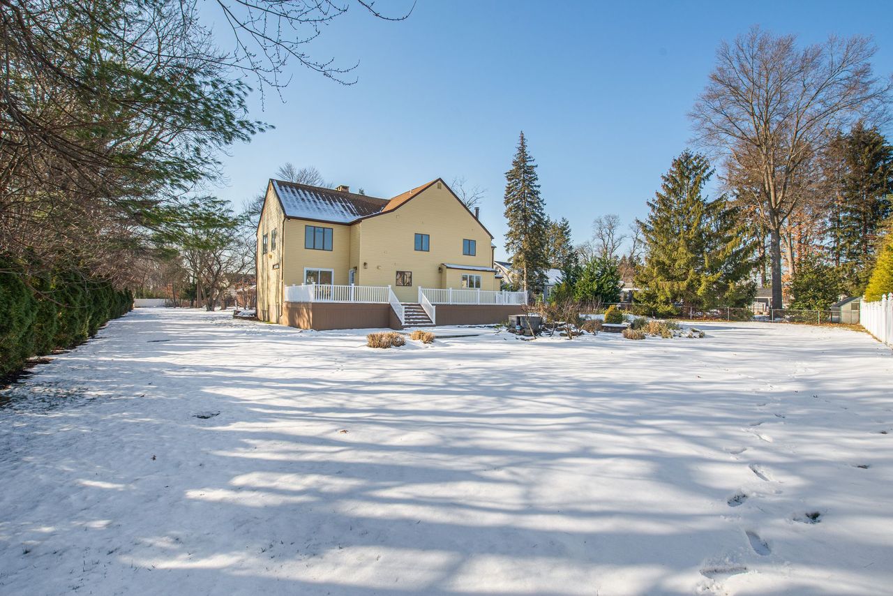 Fairfield, New Jersey, 07004, United States, 4 Bedrooms Bedrooms, ,5 BathroomsBathrooms,Residential,For Sale,2005992