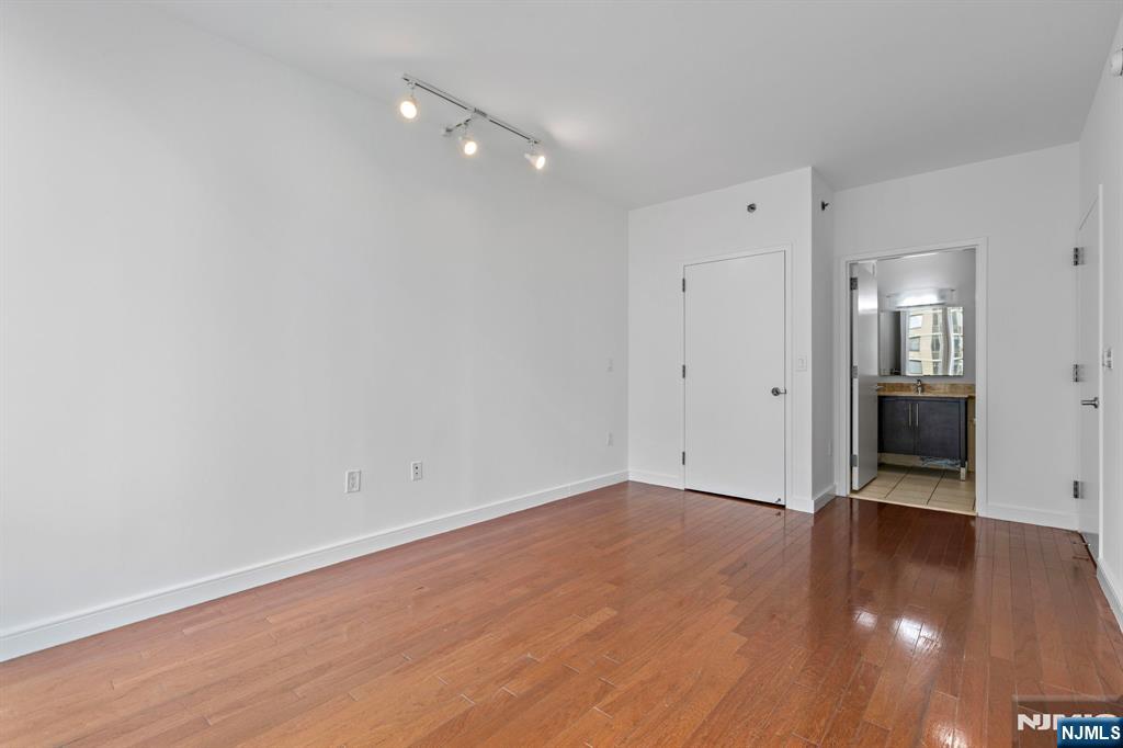 Jersey City, New Jersey, 07310, United States, 2 Bedrooms Bedrooms, ,2 BathroomsBathrooms,Residential,For Sale,1868291
