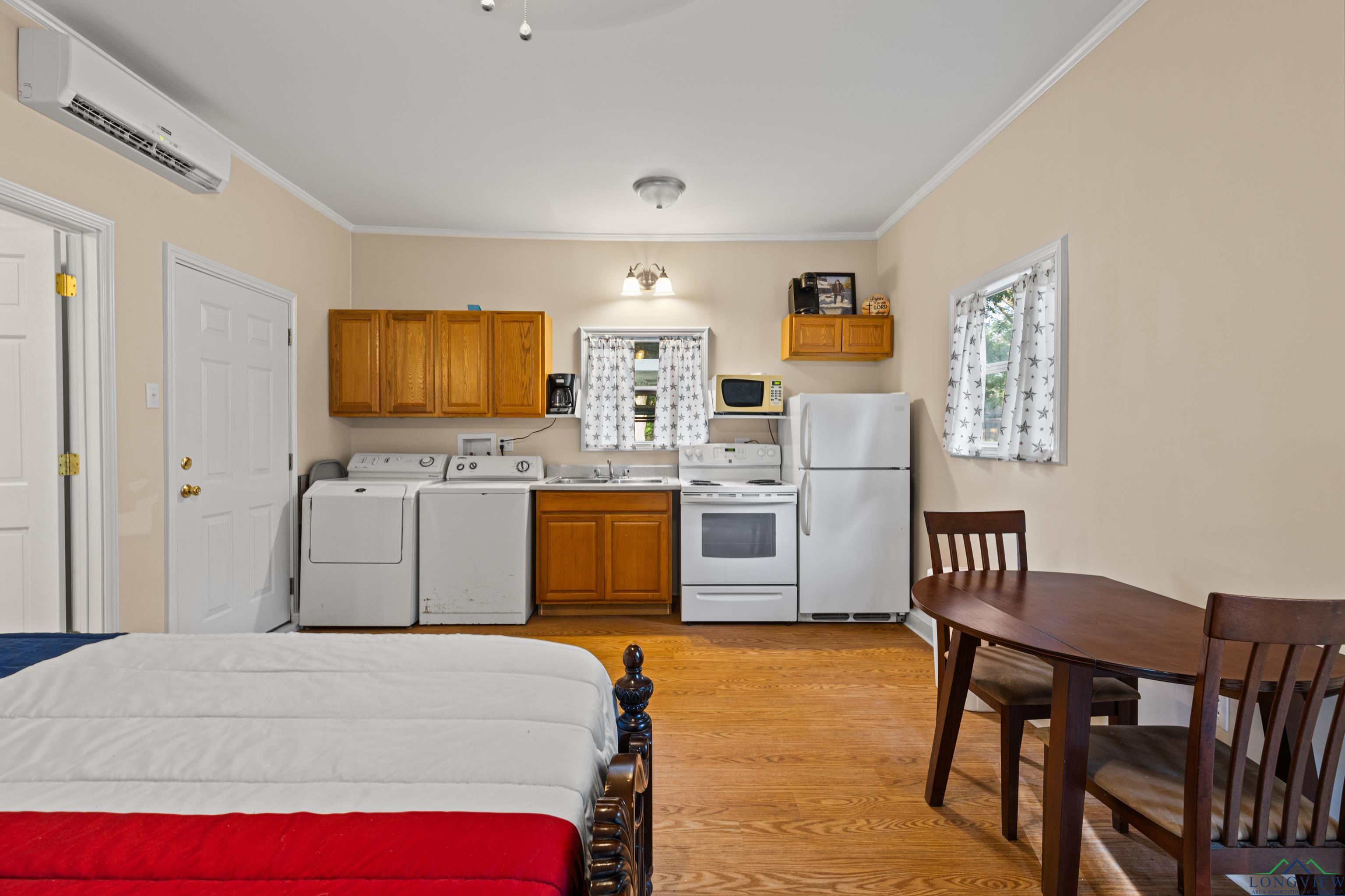 Jefferson, Texas, 75657, United States, 4 Bedrooms Bedrooms, ,5 BathroomsBathrooms,Residential,For Sale,1868474