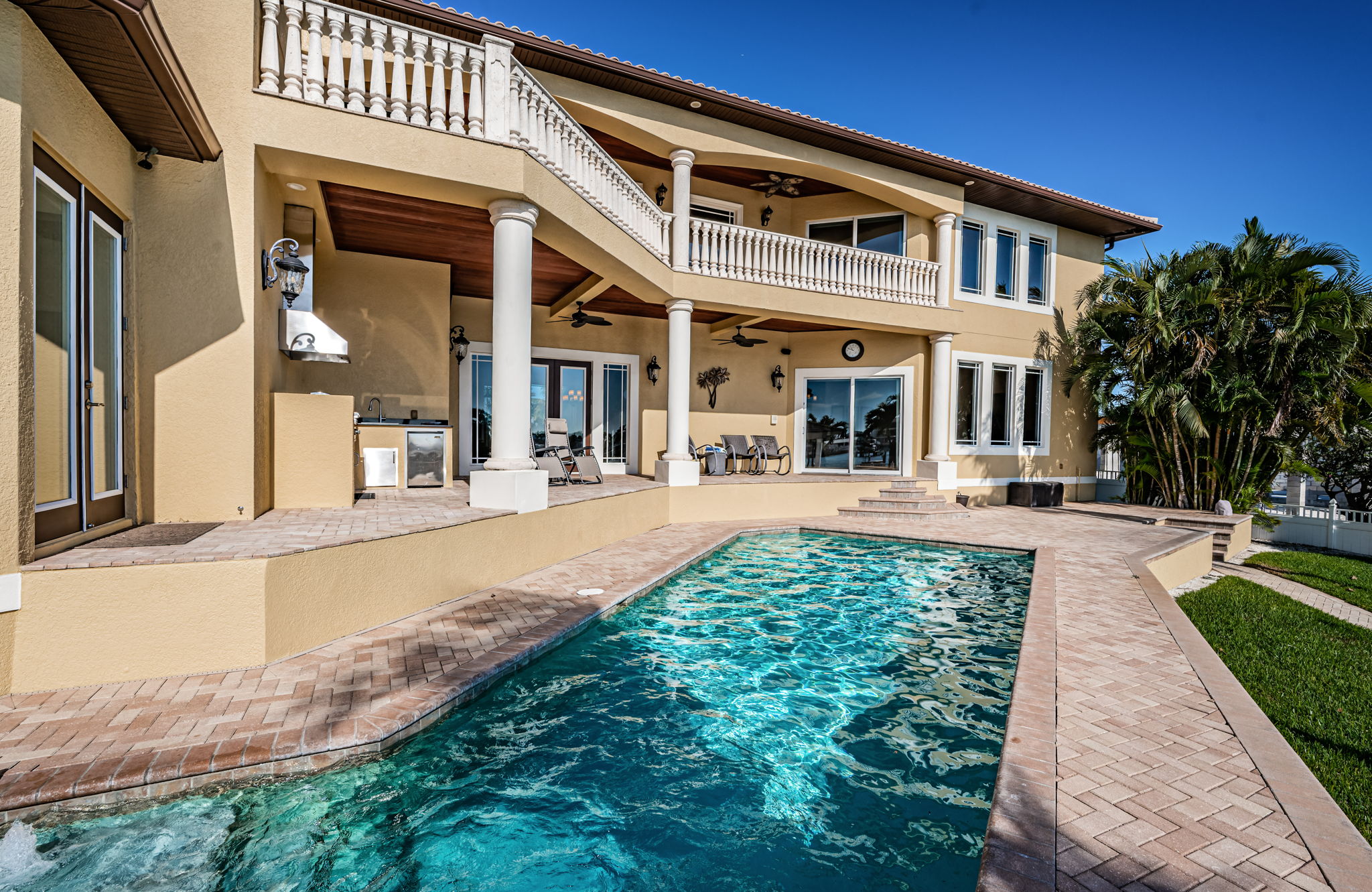 St Petersburg, Florida, 33707, United States, 5 Bedrooms Bedrooms, ,5 BathroomsBathrooms,Residential,For Sale,2006025