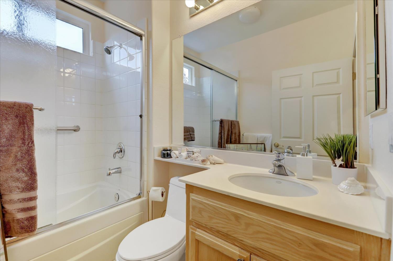 Grass Valley, California, 95945, United States, 2 Bedrooms Bedrooms, ,2 BathroomsBathrooms,Residential,For Sale,1990236