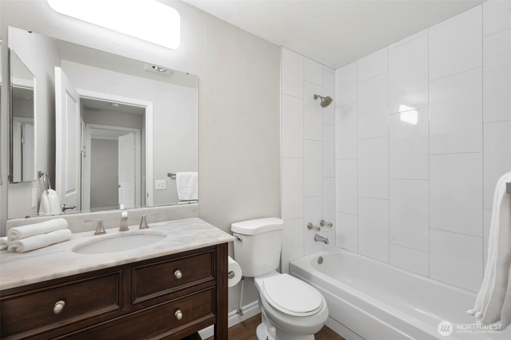 Kirkland, Washington, 98034, United States, 2 Bedrooms Bedrooms, ,1 BathroomBathrooms,Residential,For Sale,1906661