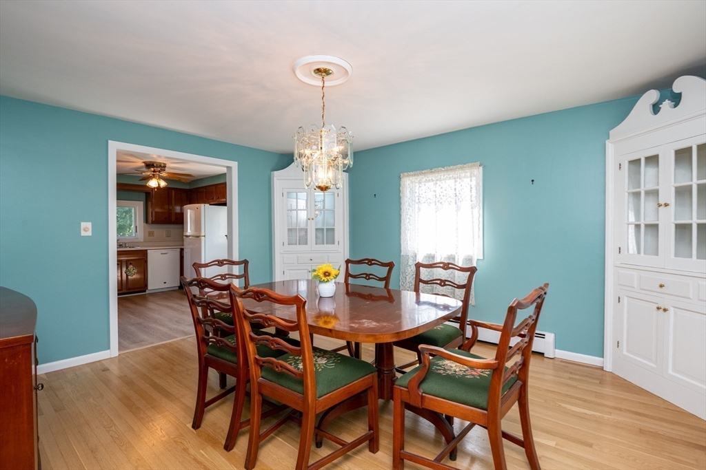 Salem, Massachusetts, 01970, United States, 2 Bedrooms Bedrooms, ,2 BathroomsBathrooms,Residential,For Sale,1944835