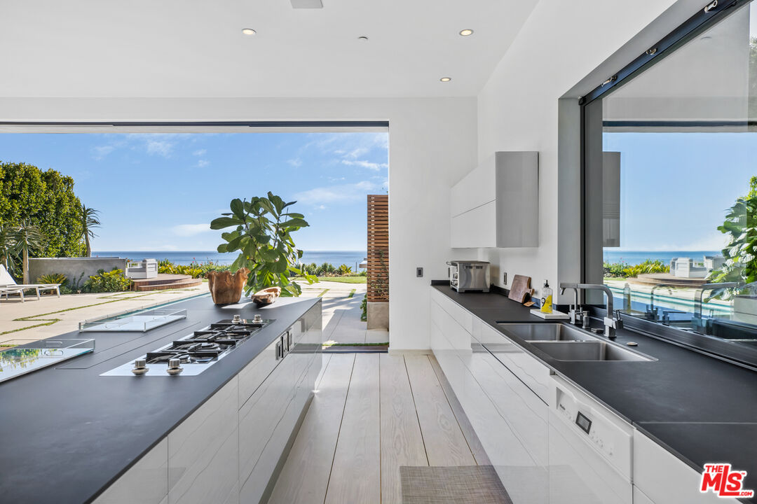 Malibu, California, 90265, United States, 3 Bedrooms Bedrooms, ,4 BathroomsBathrooms,Residential,For Sale,1746173