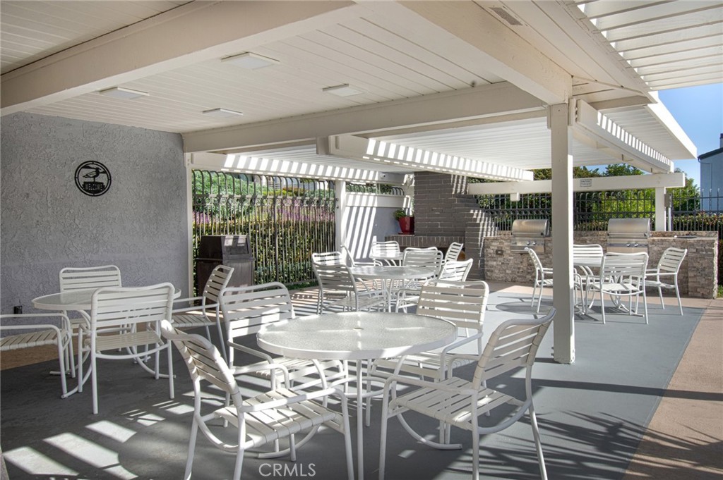 Newport Beach, California, 92663, United States, 1 Bedroom Bedrooms, ,1 BathroomBathrooms,Residential,For Sale,1990291