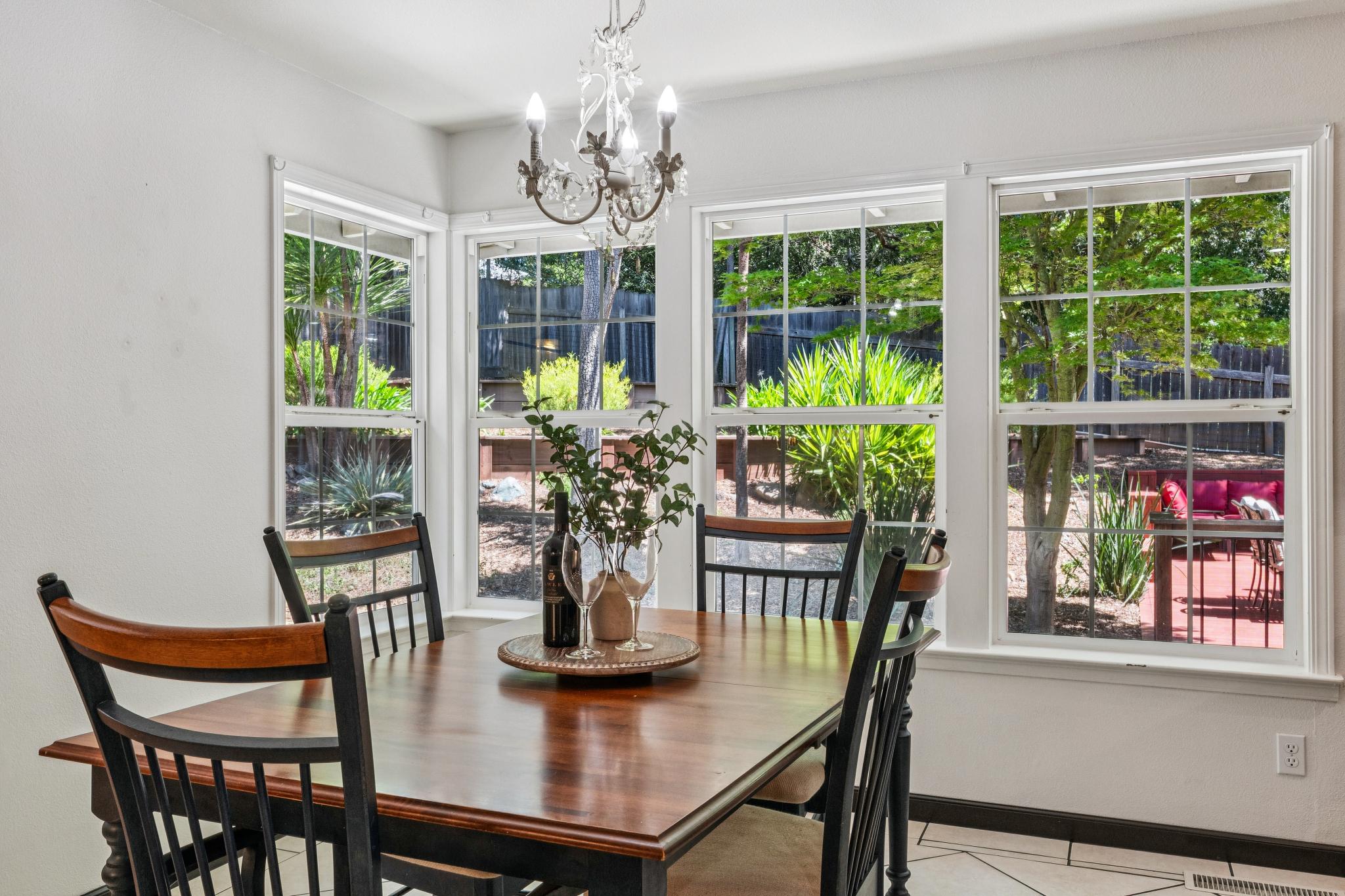  Elegant Northeast Santa Rosa Home on .5 Acres - 物件實景