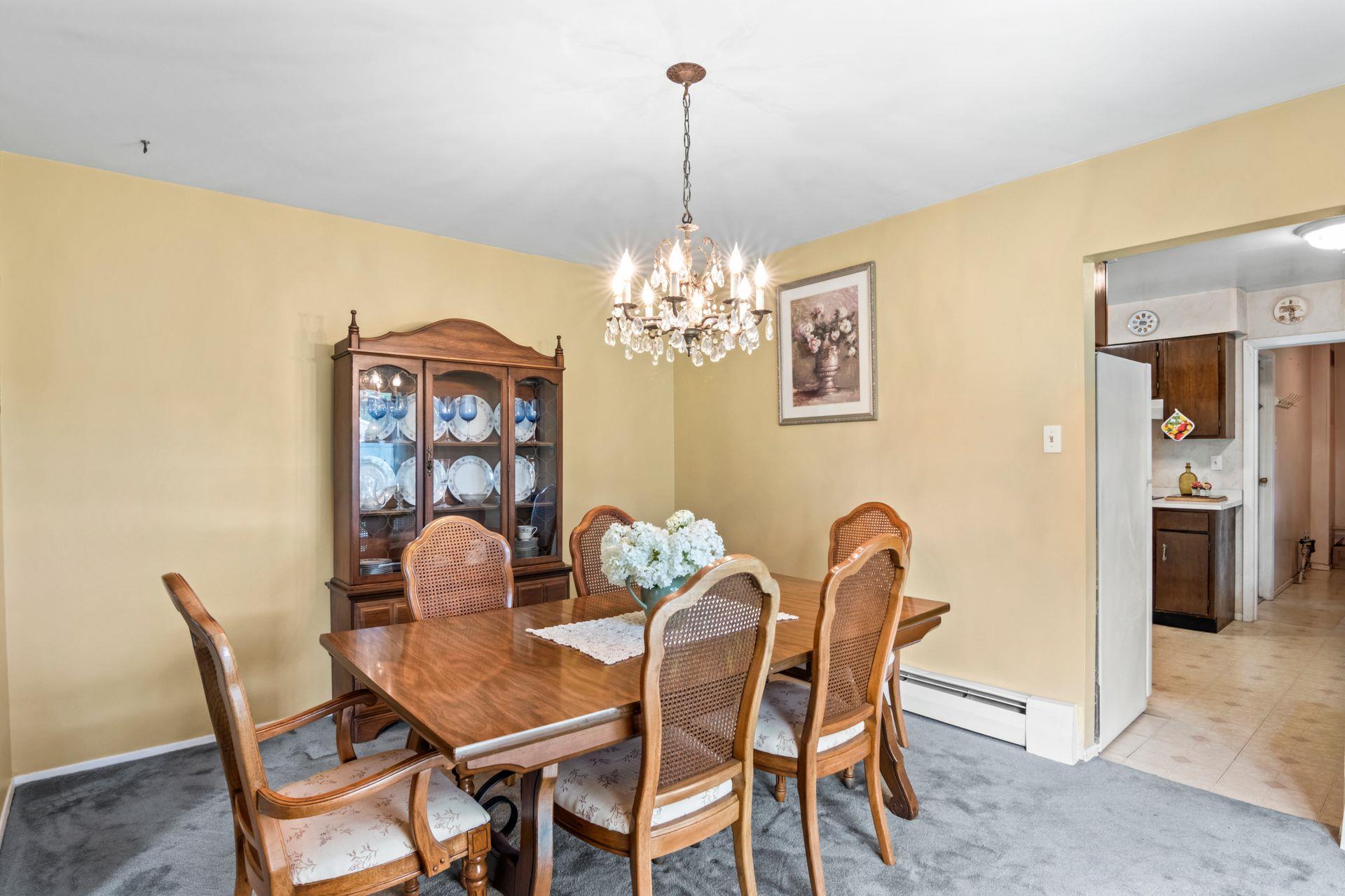 South Setauket, New York, 11720, United States, 3 Bedrooms Bedrooms, ,2 BathroomsBathrooms,Residential,For Sale,1865842