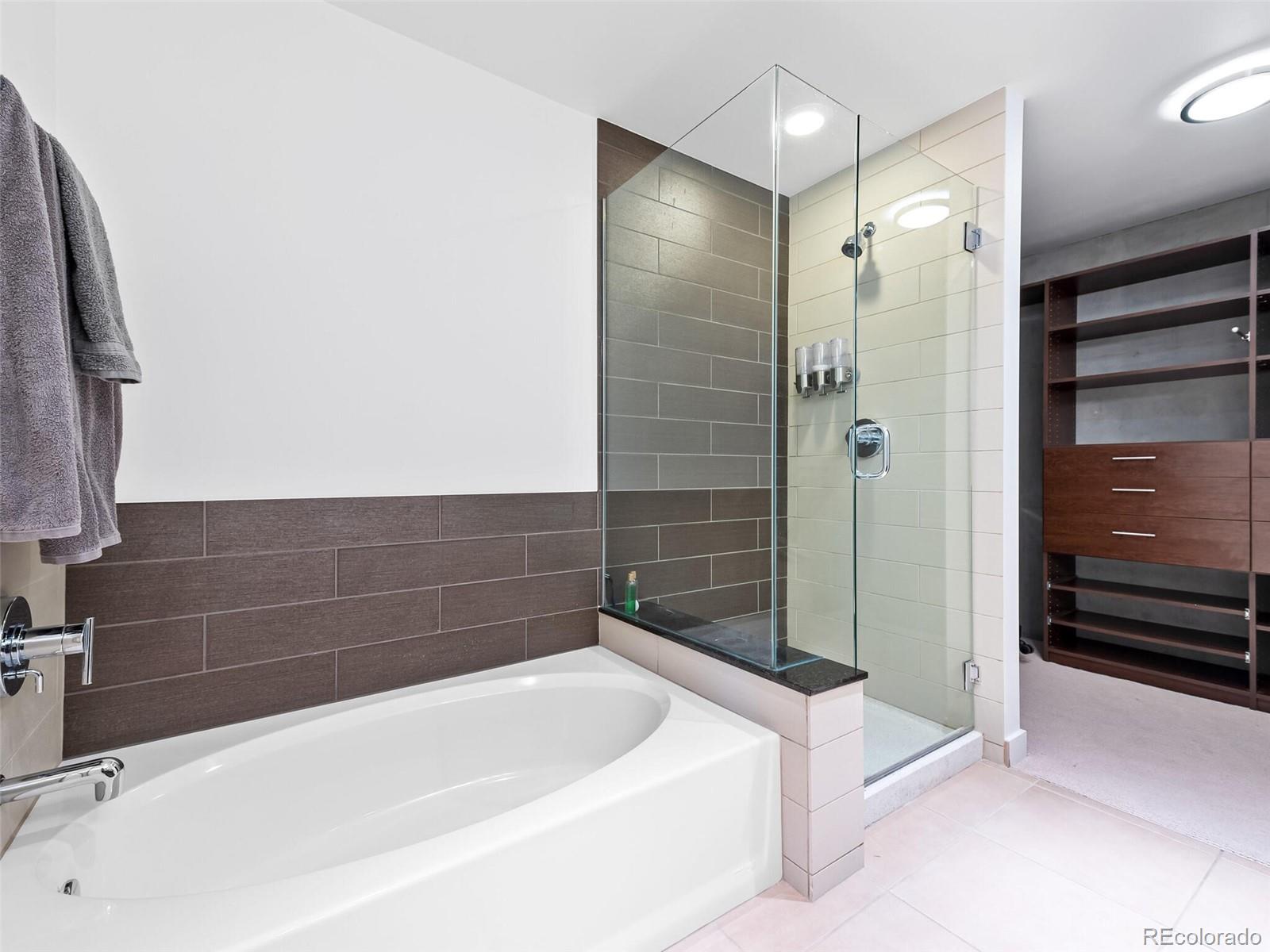 Denver, Colorado, 80202, United States, 2 Bedrooms Bedrooms, ,3 BathroomsBathrooms,Residential,For Sale,1989378