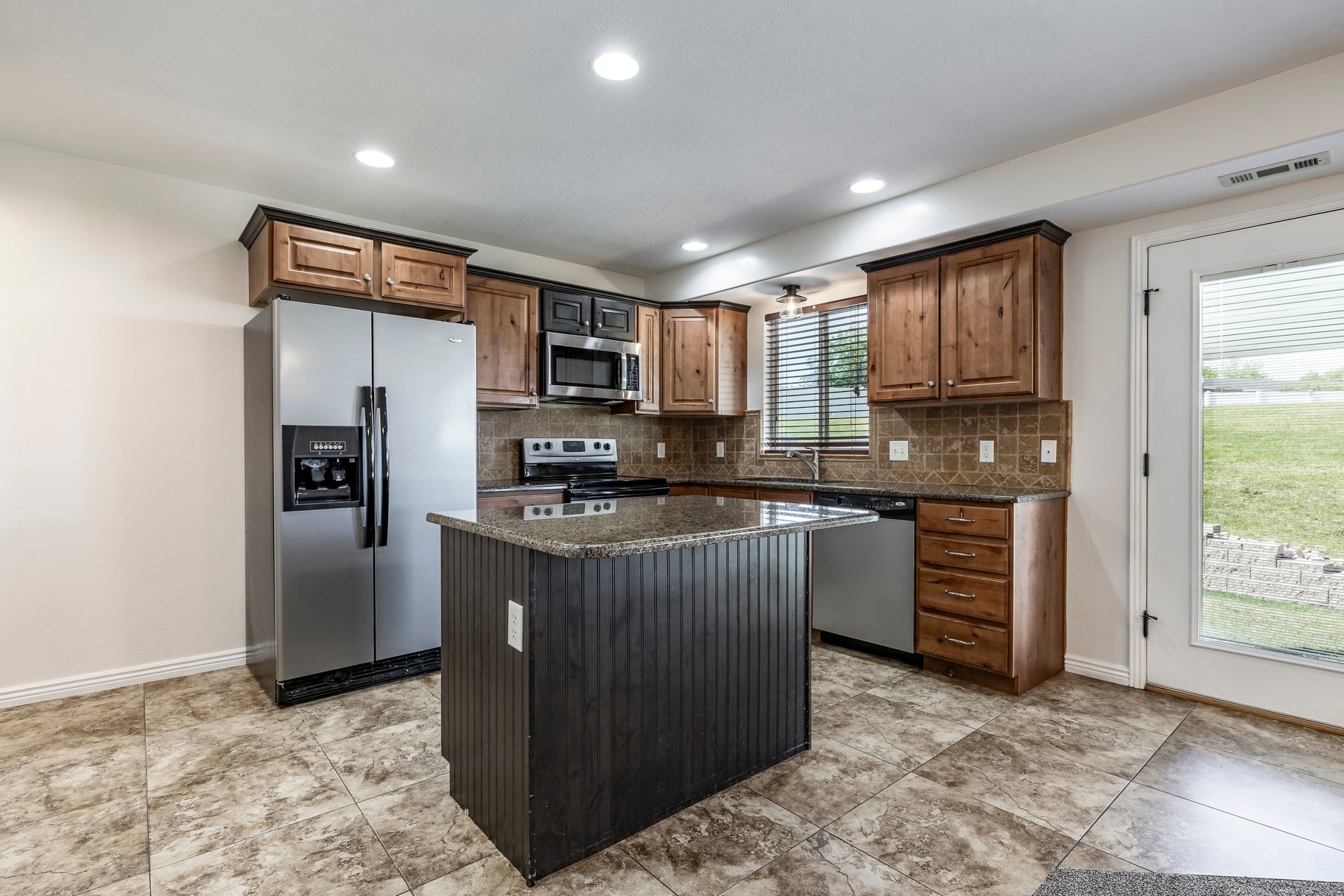  Townhome with Fully Finished Basement - 物件實景