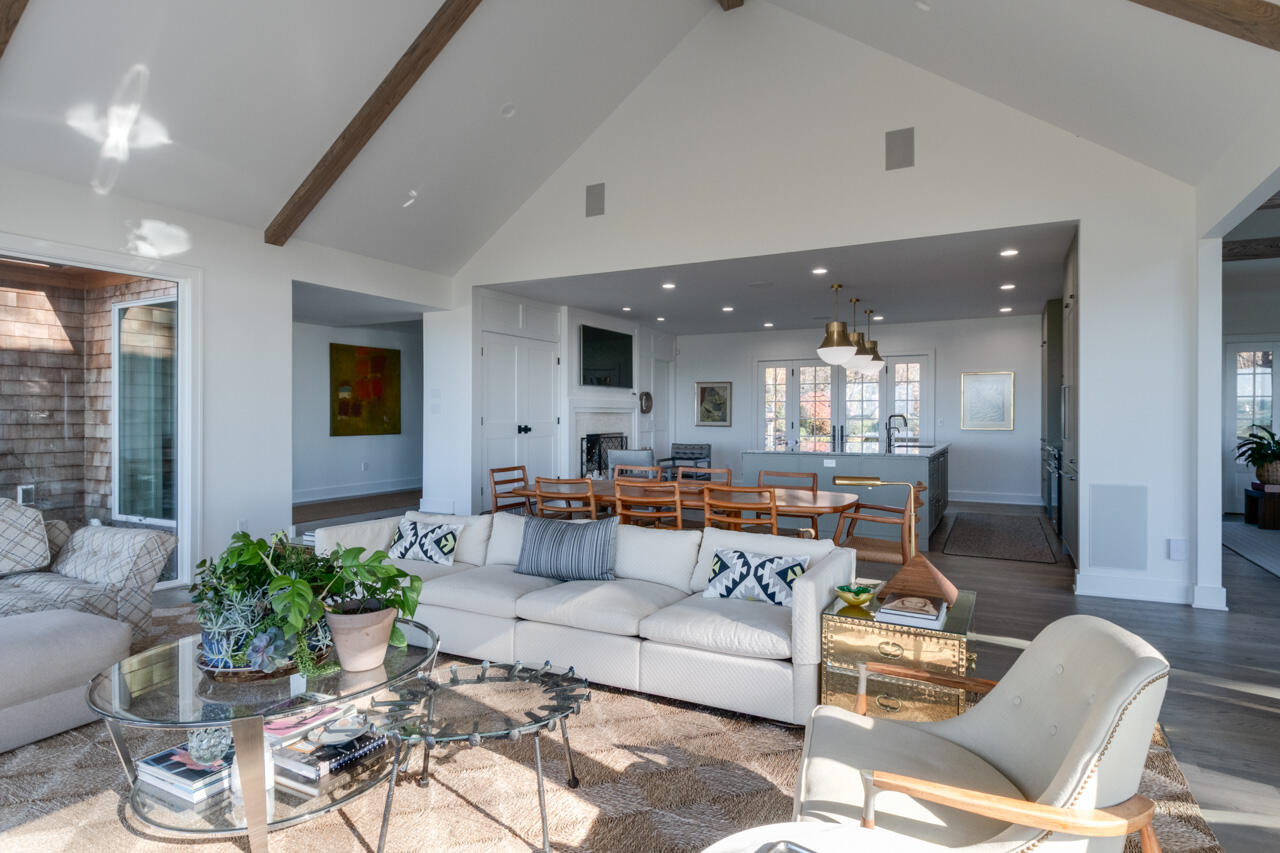 Fennville, Michigan, 49408, United States, 9 Bedrooms Bedrooms, ,10 BathroomsBathrooms,Residential,For Sale,1992421