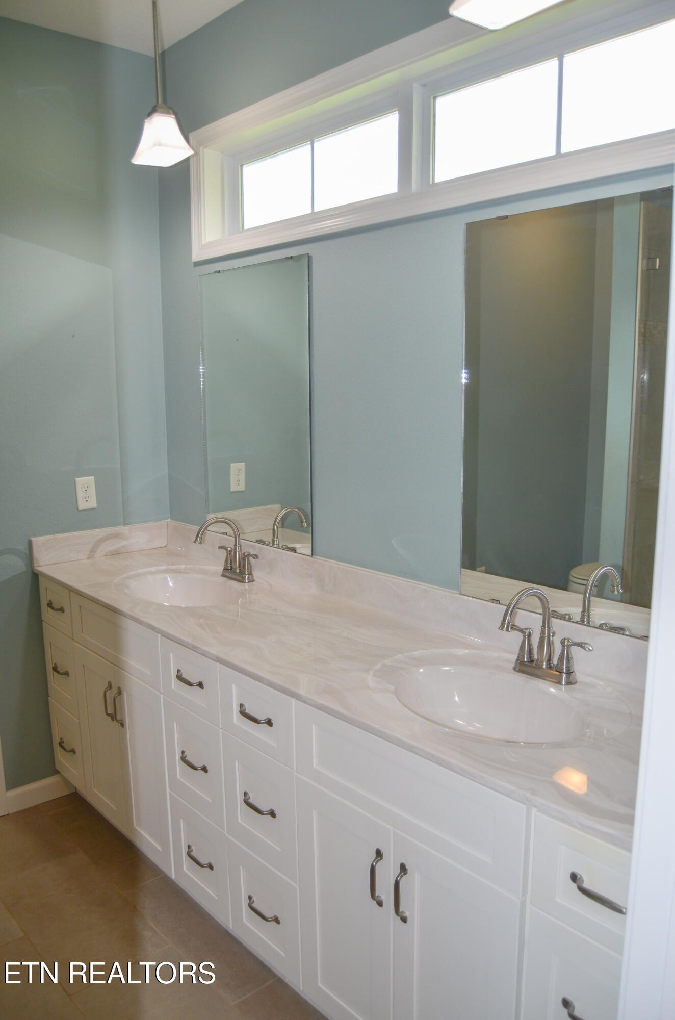 Crossville, Tennessee, 38555, United States, 3 Bedrooms Bedrooms, ,3 BathroomsBathrooms,Residential,For Sale,1978322