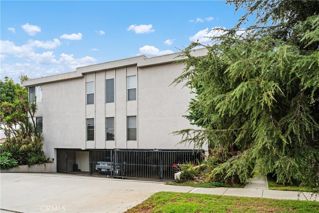 Santa Monica, California, 90403, United States, 2 Bedrooms Bedrooms, ,2 BathroomsBathrooms,Residential,For Sale,1990936