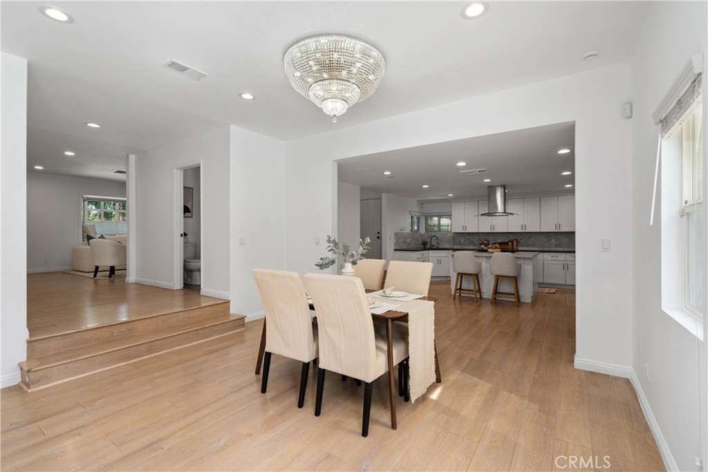 Tarzana, California, 91356, United States, 3 Bedrooms Bedrooms, ,3 BathroomsBathrooms,Residential,For Sale,1918150