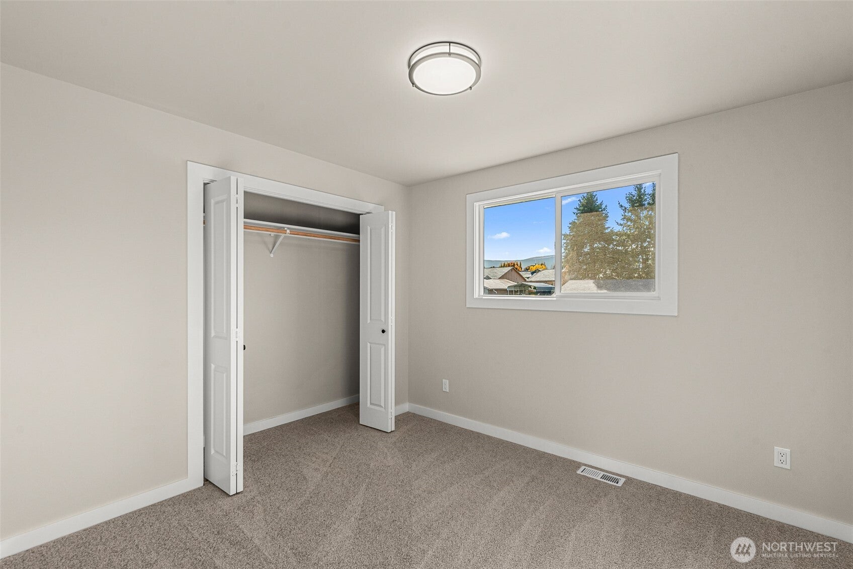 East Wenatchee, Washington, 98802, United States, 3 Bedrooms Bedrooms, ,1 BathroomBathrooms,Residential,For Sale,1984794